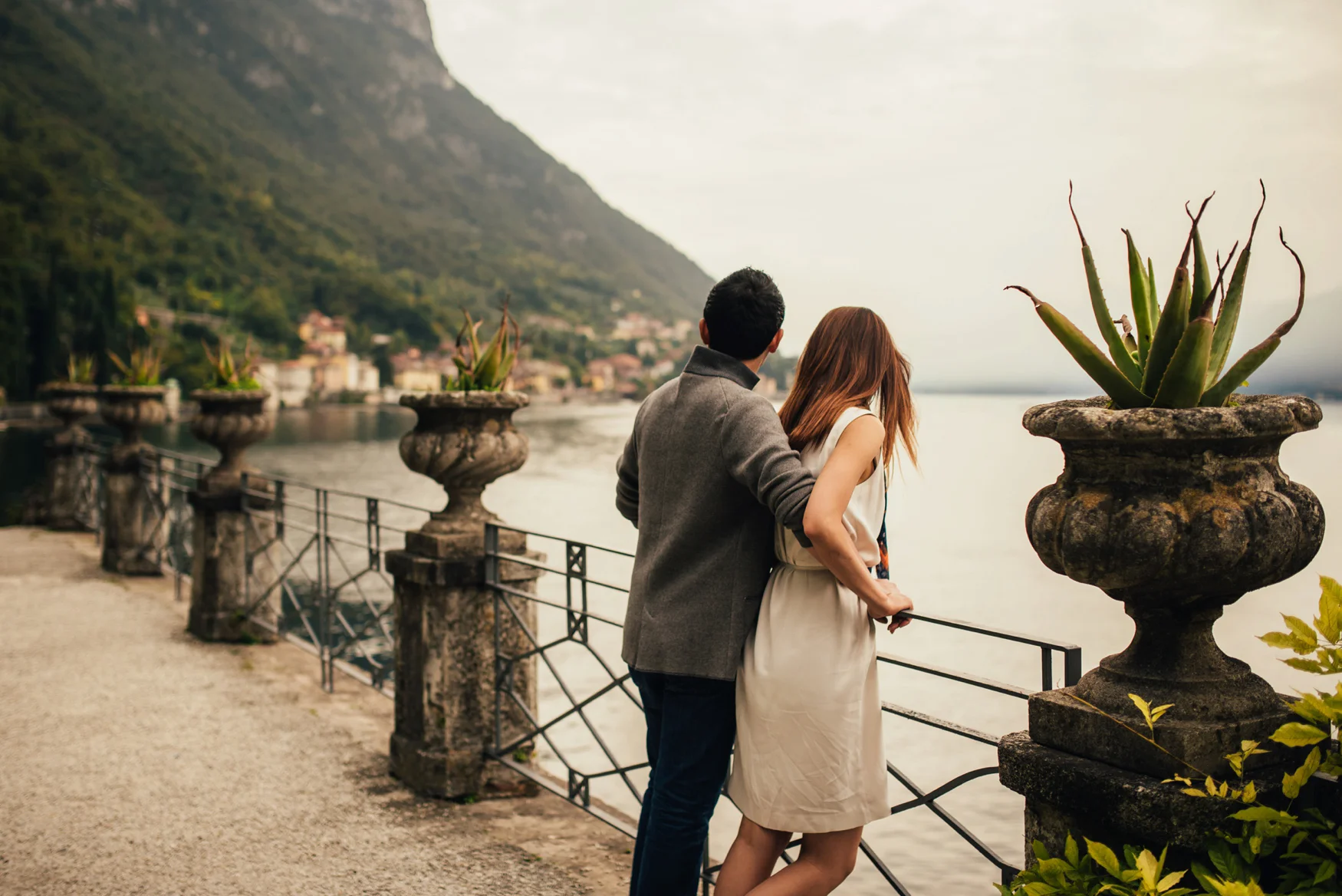 4 lake como engagement session varenna 024.jpg