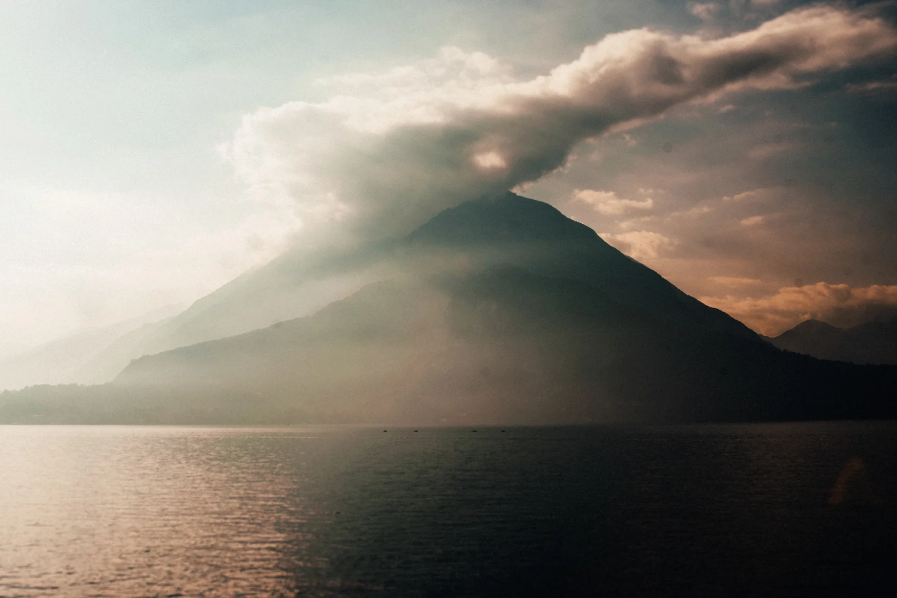 5 lake como wedding photographer bellagio varenna nesso 018.jpg