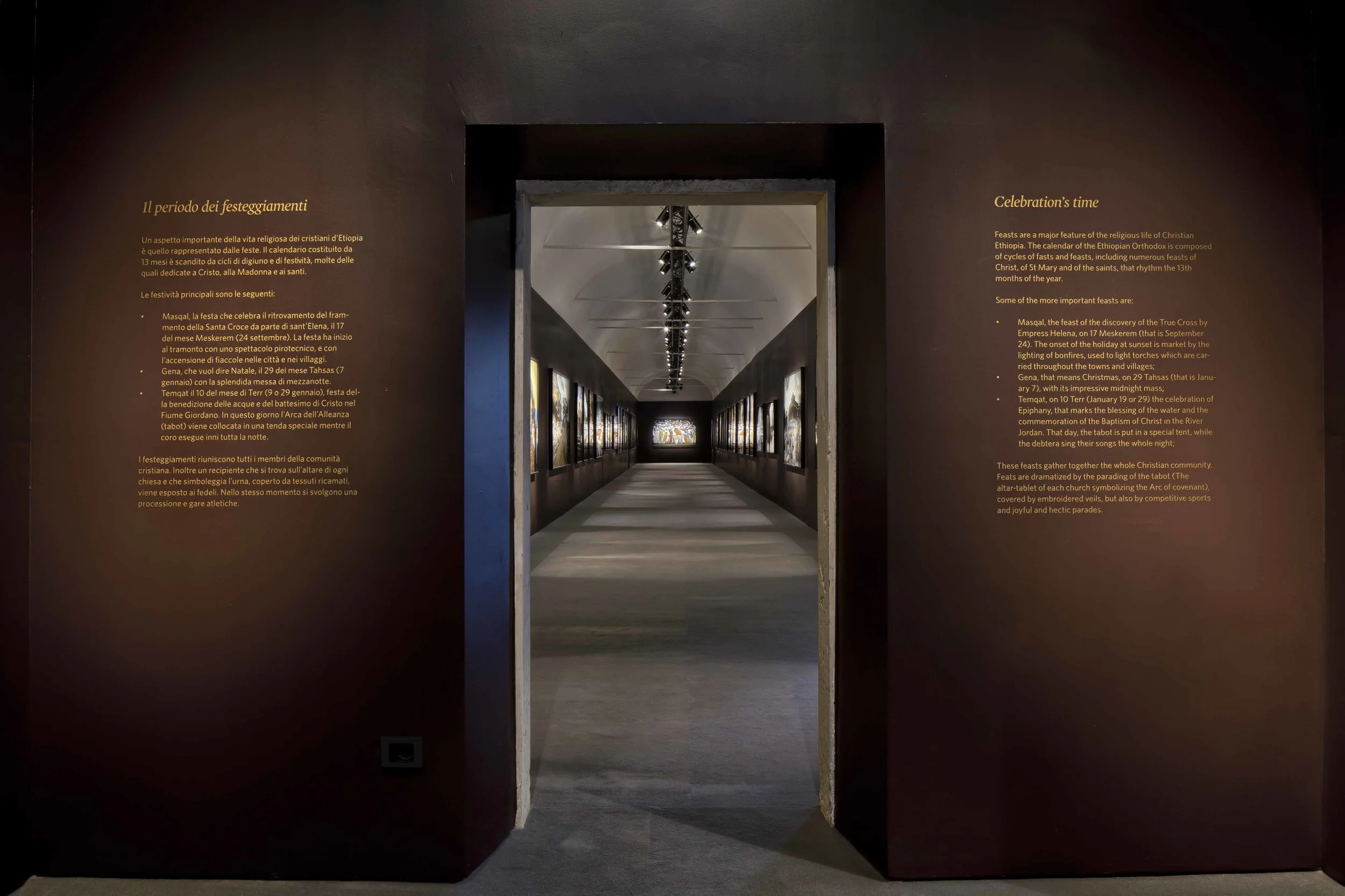 Mostra Fotografica Ethiopia Spiritual Imprints Abbazia di San Giorgio Maggiore, Venezia L’allestimento della mostra fotografica di Lizy Manola presso l’Officina del’Arte Spirituale nell’Isola di San Giorgio Maggiore, nasce da due obiettivi progettuali: armonizzare ogni foto con lo spazio, calibrando con cura lo sfondo che la incornicia; creare un’atmosfera suggestiva, capace di evocare la profonda spiritualità del popolo etiope. Una serie di interventi mirati hanno reso lo spazio essenziale, eliminando i dettagli superflui e razionalizzando il percorso fra gli ambienti. Si è rivelata così un’architettura pura, in cui opere diverse per intensità, luce e colore hanno trovato la loro giusta collocazione in cui un’accurata disposizione di luci e ombre, velate dal timbro terroso dello sfondo, esalta la viva suggestione del racconto fotografico. Data: 2014 Progettista: Paolo De Benedictis Collaboratori: Emina Gauzanovic, Maria Angilecchia Fotografa: Alessandra Chemollo << cambia progetto >>