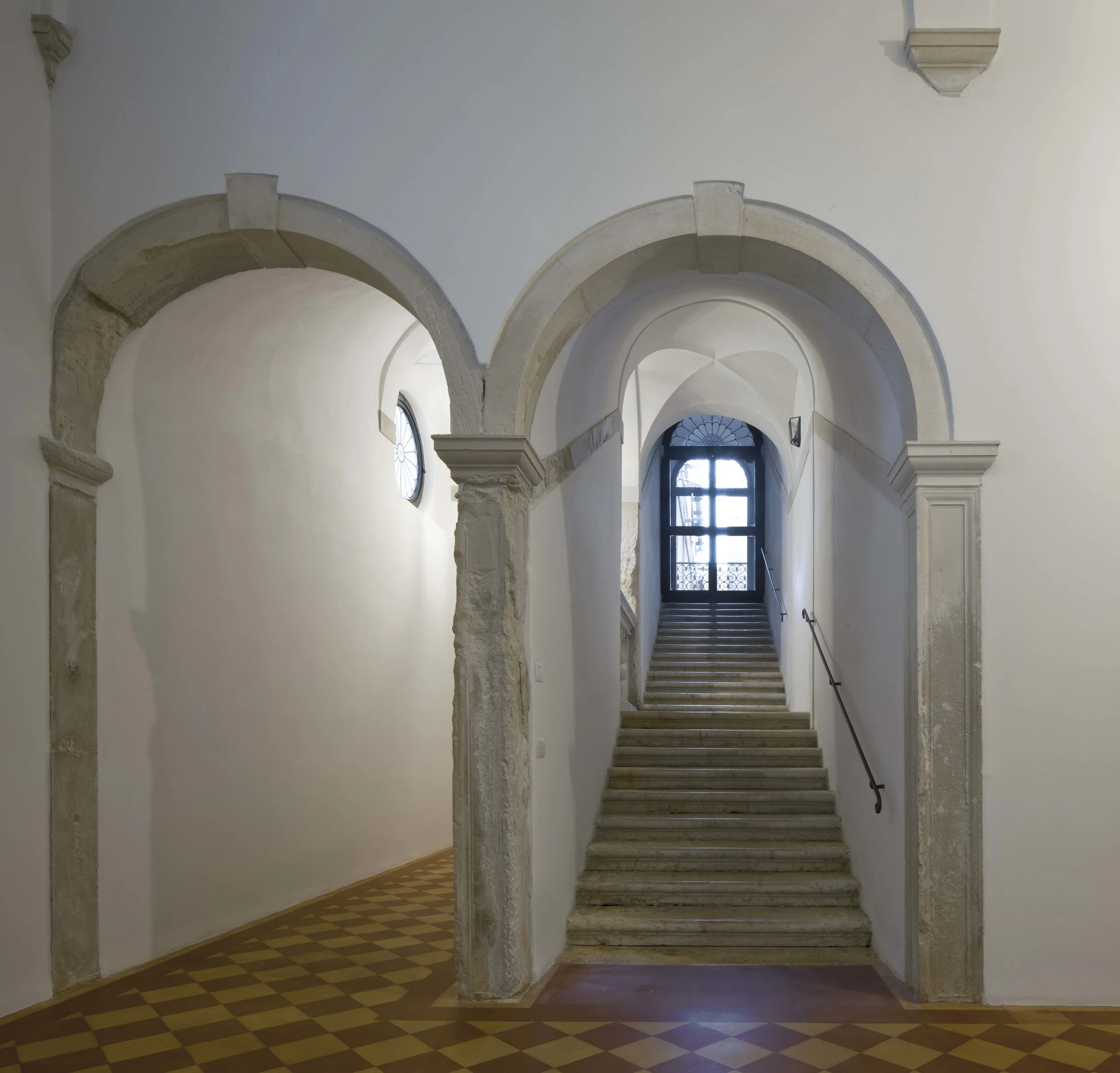 Sala del Capitolo, Isola di San Giorgio Maggiore, Venezia The project involves the restoration of some rooms located on the ground floor of the Convent of San Giorgio Maggiore in Venice. The restoration is mainly focused on the “Sala del Capitolo” and its adjacent rooms, that have since recovered the original monumental proportions and layout. Date: 2013 | 2015 Architect: Paolo De Benedictis Photography: Alessandra Chemollo << change project >>