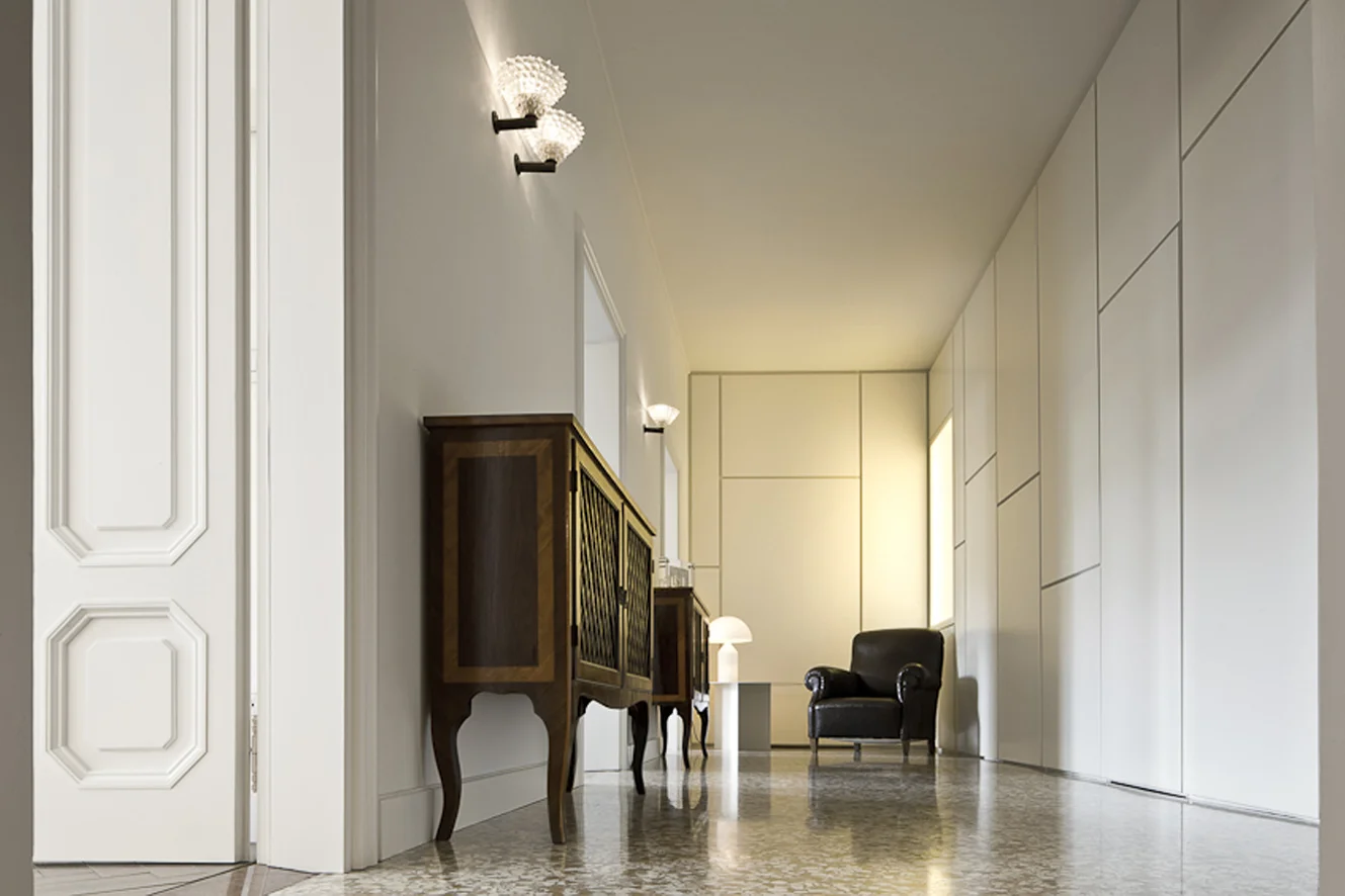 ER House, Venice Overlooking one of the Grand Canal’s most picturesque corners, this apartment is the outcome of the division of a larger house, of which it constituted the service area. The project respected the character of the apartment, valuing the existing historical structure through a philological restauration, and yet marking with contemporary features the originally unattractive spaces. The spaces have thus gained a new identity thanks to a few interventions to the masonry structures which aimed at redefining the proportions and adjusting them to a new intended use. These careful choices and the revision and relocation of the connecting passages between rooms give the house its final shape. Date: 2012 | 2013 Architect: Paolo De Benedictis Assistants: Emina Gauzanovic, Francesco Virgilito Services Engineer: Studio Multimpianti Structural Engineer: Massimo Moretto Photography: Alessandra Chemollo << change project >> 