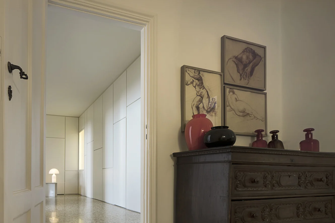 ER House, Venice Overlooking one of the Grand Canal’s most picturesque corners, this apartment is the outcome of the division of a larger house, of which it constituted the service area. The project respected the character of the apartment, valuing the existing historical structure through a philological restauration, and yet marking with contemporary features the originally unattractive spaces. The spaces have thus gained a new identity thanks to a few interventions to the masonry structures which aimed at redefining the proportions and adjusting them to a new intended use. These careful choices and the revision and relocation of the connecting passages between rooms give the house its final shape. Date: 2012 | 2013 Architect: Paolo De Benedictis Assistants: Emina Gauzanovic, Francesco Virgilito Services Engineer: Studio Multimpianti Structural Engineer: Massimo Moretto Photography: Alessandra Chemollo << change project >> 