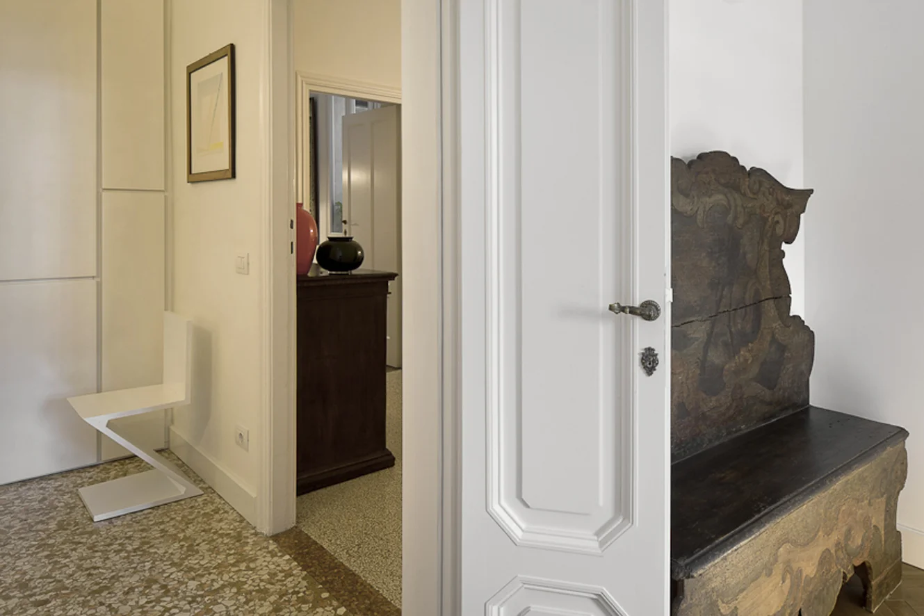 ER House, Venice Overlooking one of the Grand Canal’s most picturesque corners, this apartment is the outcome of the division of a larger house, of which it constituted the service area. The project respected the character of the apartment, valuing the existing historical structure through a philological restauration, and yet marking with contemporary features the originally unattractive spaces. The spaces have thus gained a new identity thanks to a few interventions to the masonry structures which aimed at redefining the proportions and adjusting them to a new intended use. These careful choices and the revision and relocation of the connecting passages between rooms give the house its final shape. Date: 2012 | 2013 Architect: Paolo De Benedictis Assistants: Emina Gauzanovic, Francesco Virgilito Services Engineer: Studio Multimpianti Structural Engineer: Massimo Moretto Photography: Alessandra Chemollo << change project >> 