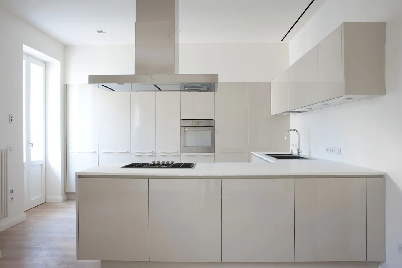 A House, Bari This 1950s apartment is located in the city centre of Bari, a few steps away from the sea. The project chose to maintain only the inner spatial distribution, characterized by a wide corridor in the middle, and to focus on the side rooms. The latter are thoroughly rethought in shape and size, so as to create broad, versatile and fluid spaces. The varying sequence of the doors facing each other on the corridor opens up new perspectives and emphasizes space transparencies diagonally. The radical use of white for the wall finishing and for the newly designed objects allows to integrate new interventions with the existing structure and to enhance the house peculiar character. Date: 2010 | 2011 Architect: Paolo De Benedictis Assistant: Eduardo Jose Giraldez Caro Service Engineer: Marco Evangelista Photography: Nicola Di Nanna << change project >> 