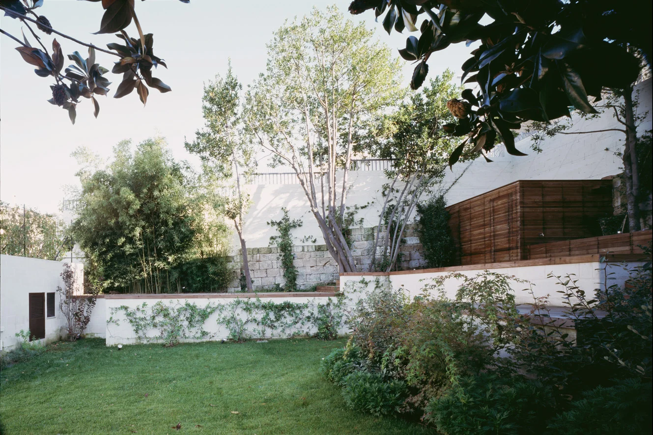 M House, Matera The intervention involves the renovation of a wing of a historic and heritage preserved building and of a back garden situated in the center of the city of Matera. The lot is on a fast-slope. The project takes advantage of this natural slope and organizes the garden with terraces and inclined planes that identify different rest areas. The façade over the garden is the only section in which we intervened and, by shifting the windows, we created a new dialogue between interior and exterior. The project unifies the floors of the building creating a single house through simple but significative interventions. The centerpiece of the interior space is the staircase, a sculptural element that connects the different floors. The rooms are spacious, bright and continuous. The architectural choices are simple, the use of materials is well balanced. Color becomes the theme of the design of the bathrooms, conceived as single-colored boxes of resin. Date: 2004 | 2006 Architect: Paolo De Benedictis Service Engineer: Gennaro Loperfido Structural Engineer: Nicola Lisanti Photography: Alessandra Chemollo, Nicola Di Nanna << change project >> 