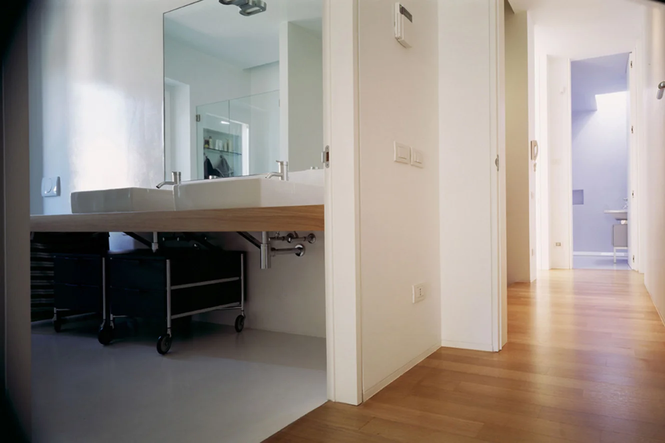 M House, Matera The intervention involves the renovation of a wing of a historic and heritage preserved building and of a back garden situated in the center of the city of Matera. The lot is on a fast-slope. The project takes advantage of thi