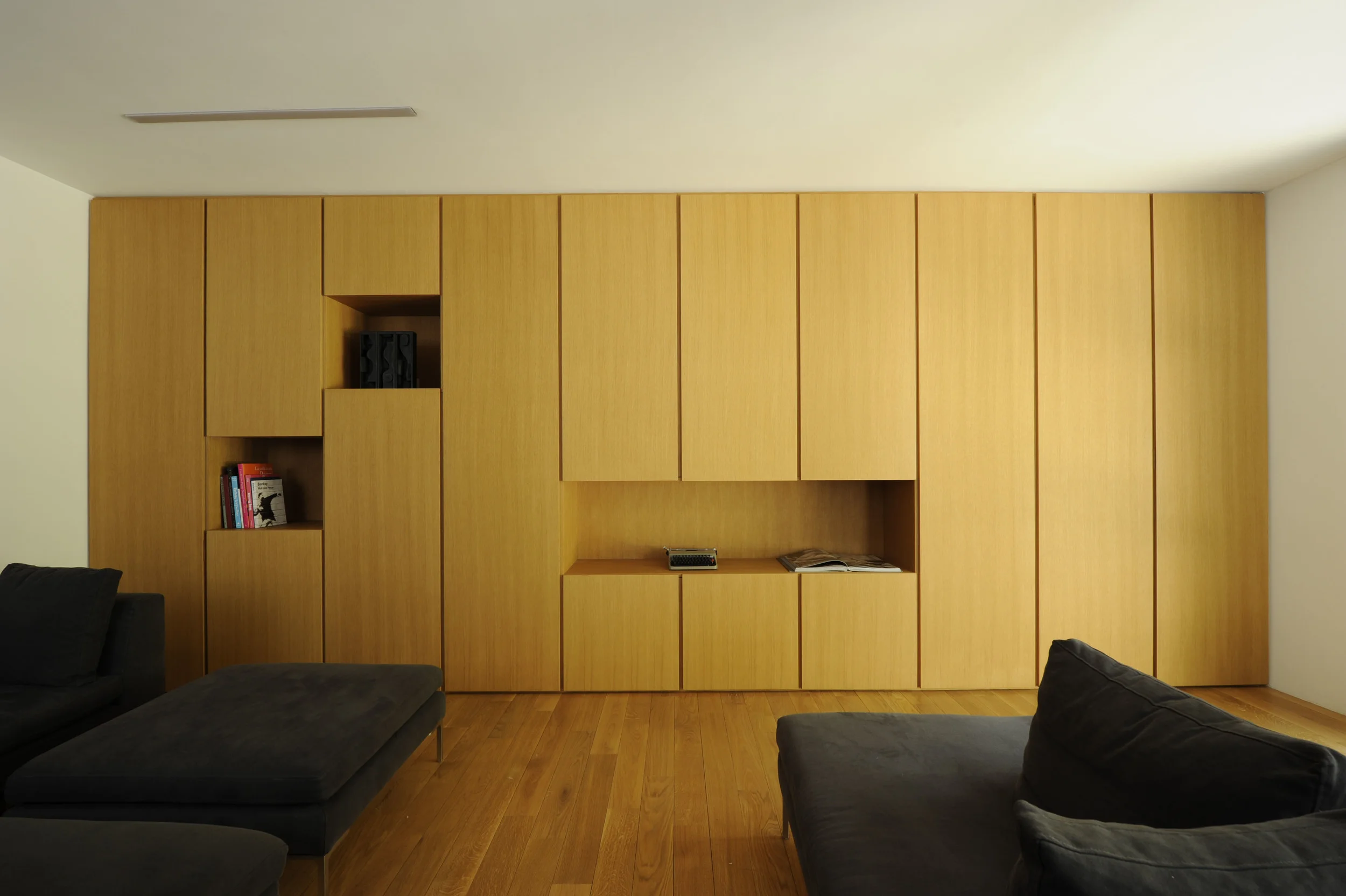 Wall unit Date: 2011 Material: oak Realisation: Falegnameria Bonvecchio, Trento Photographer: Alessandro Gadotti change project >> 