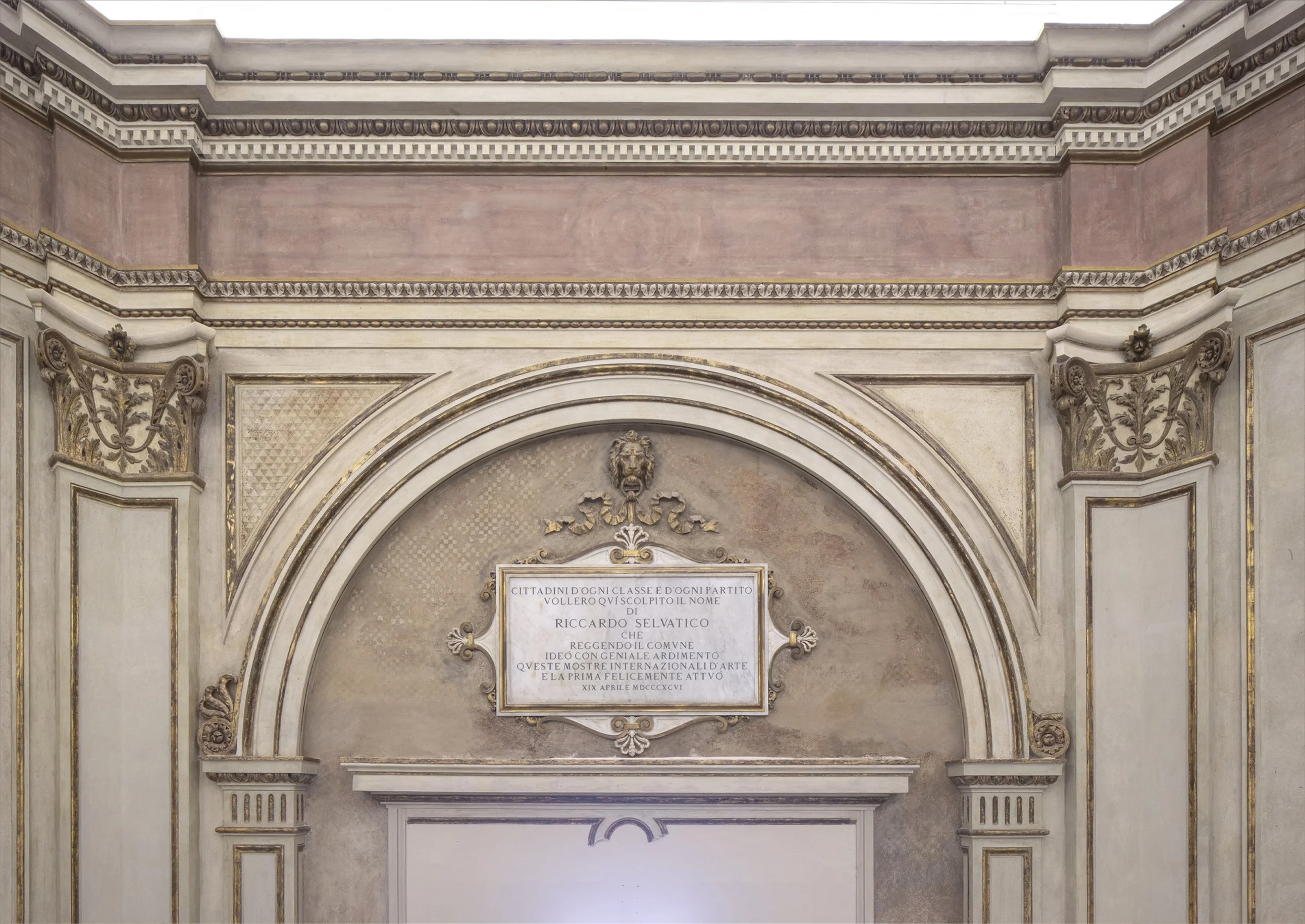 Conservations treatment of the Sala Chini, Giardini della Biennale di Venezia. The Sala Ottagona (Octagonal Hall) is located inside the Central Pavilion of the Biennale Gardens and was built for the 1899 International Exhibition. Over time, it unde
