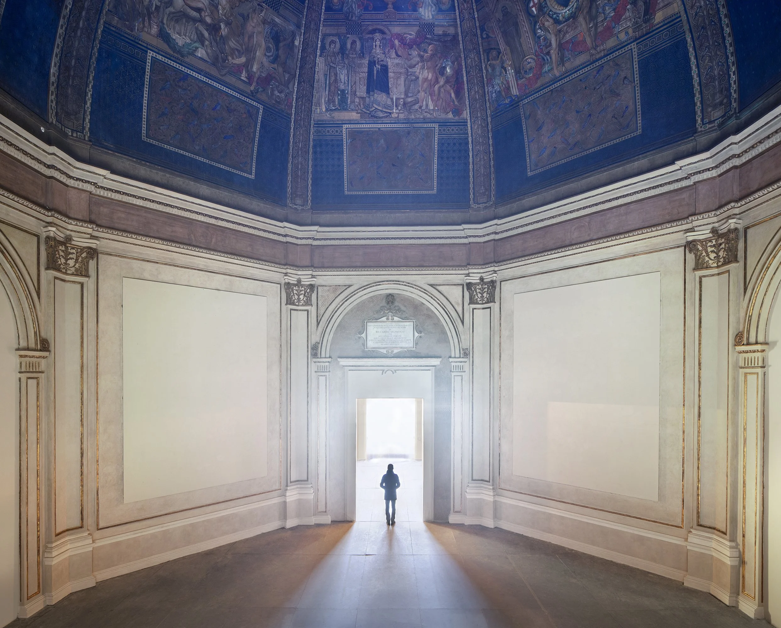 Conservations treatment of the Sala Chini, Giardini della Biennale di Venezia. The Sala Ottagona (Octagonal Hall) is located inside the Central Pavilion of the Biennale Gardens and was built for the 1899 International Exhibition. Over time, it unde
