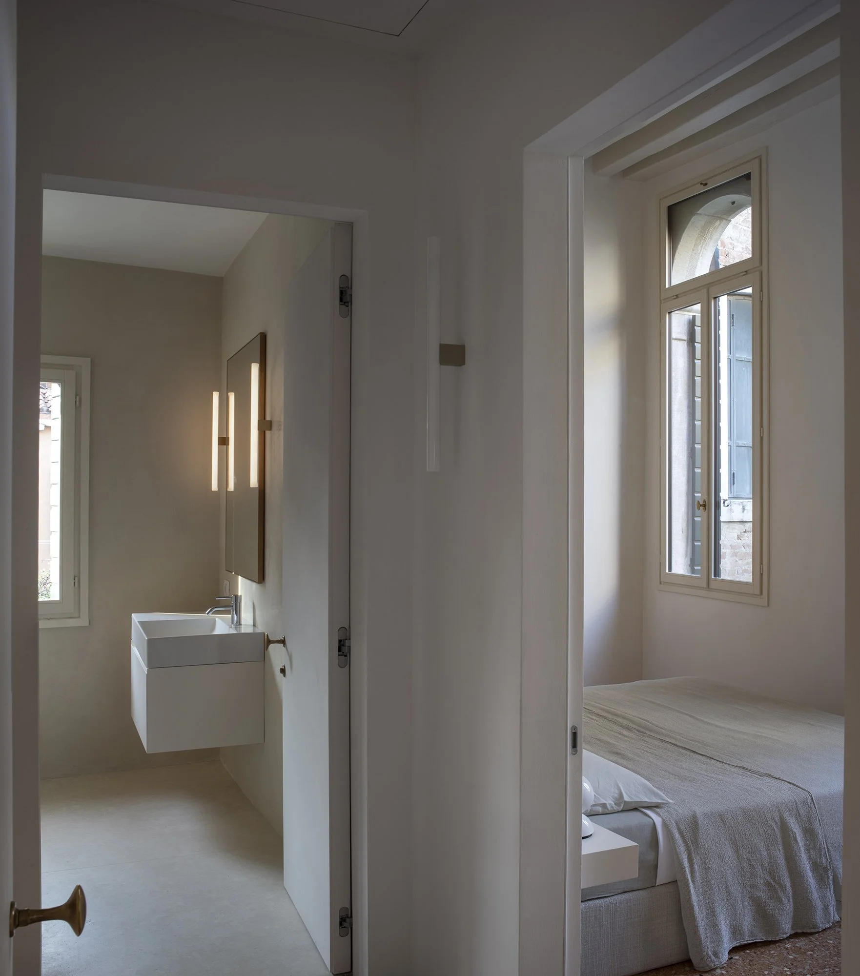  Casa HG, Venezia  Data: 2022 I 2024  Progettista: Paolo De Benedictis  Collaboratore: Massimo Ballarin, Pietro de Scarpis  Fotografa: Alessandra Chemollo    &nbsp;cambia progetto  &gt;&gt;  