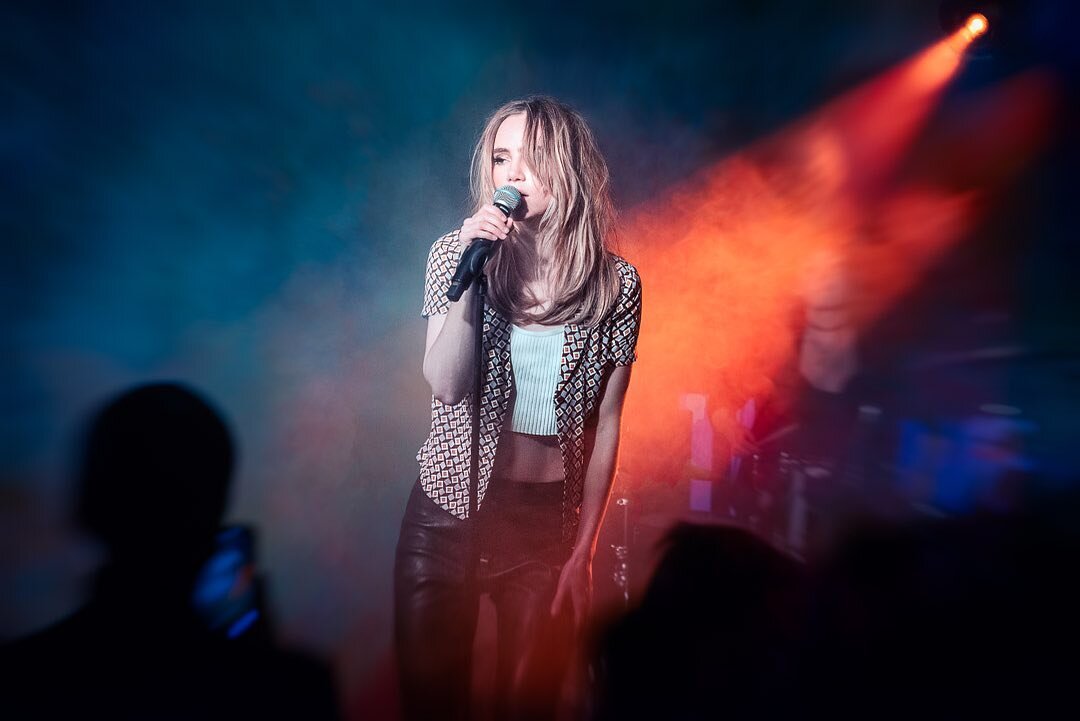 Photographed the wonderful Suki Waterhouse last night at The Social, London for @avalondotred ⁣
What a lovely venue with lovely staff and a lovely audience! 💕 ⁣
...More photos to come! 📷