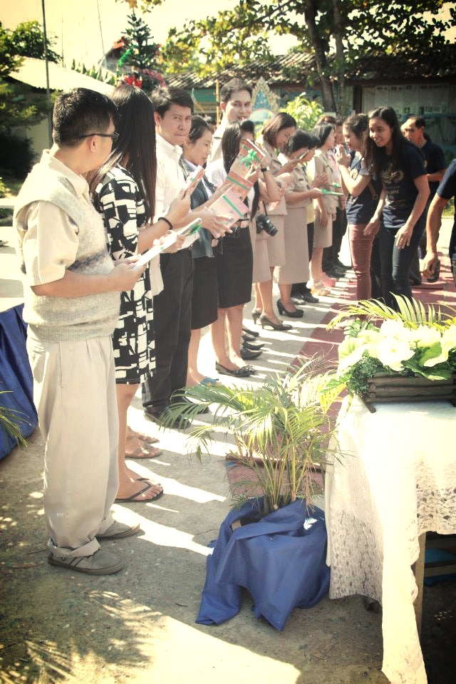 Teachers receive the Gospel of Luke