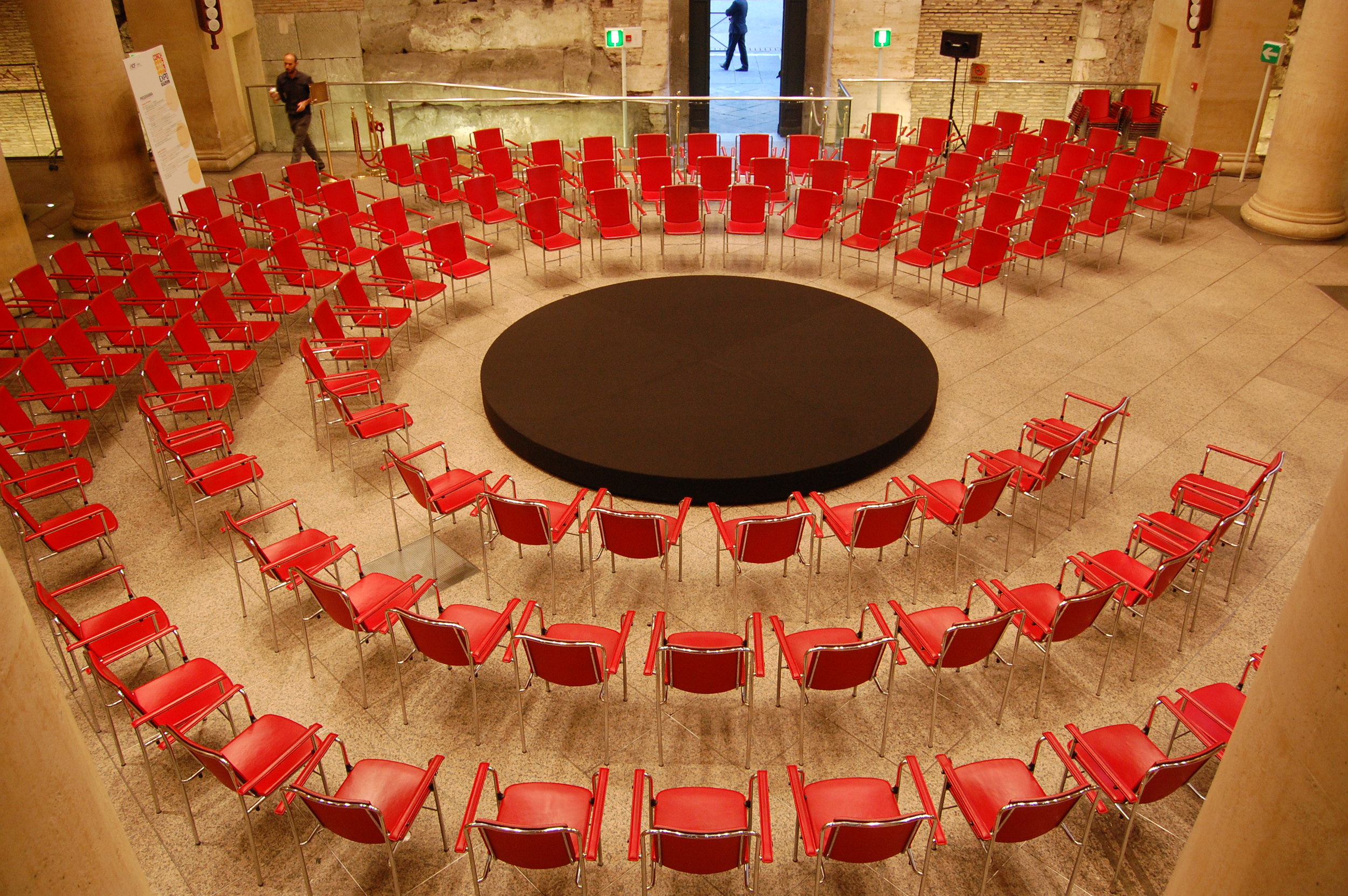 Vista dall'alto dell'allestimento