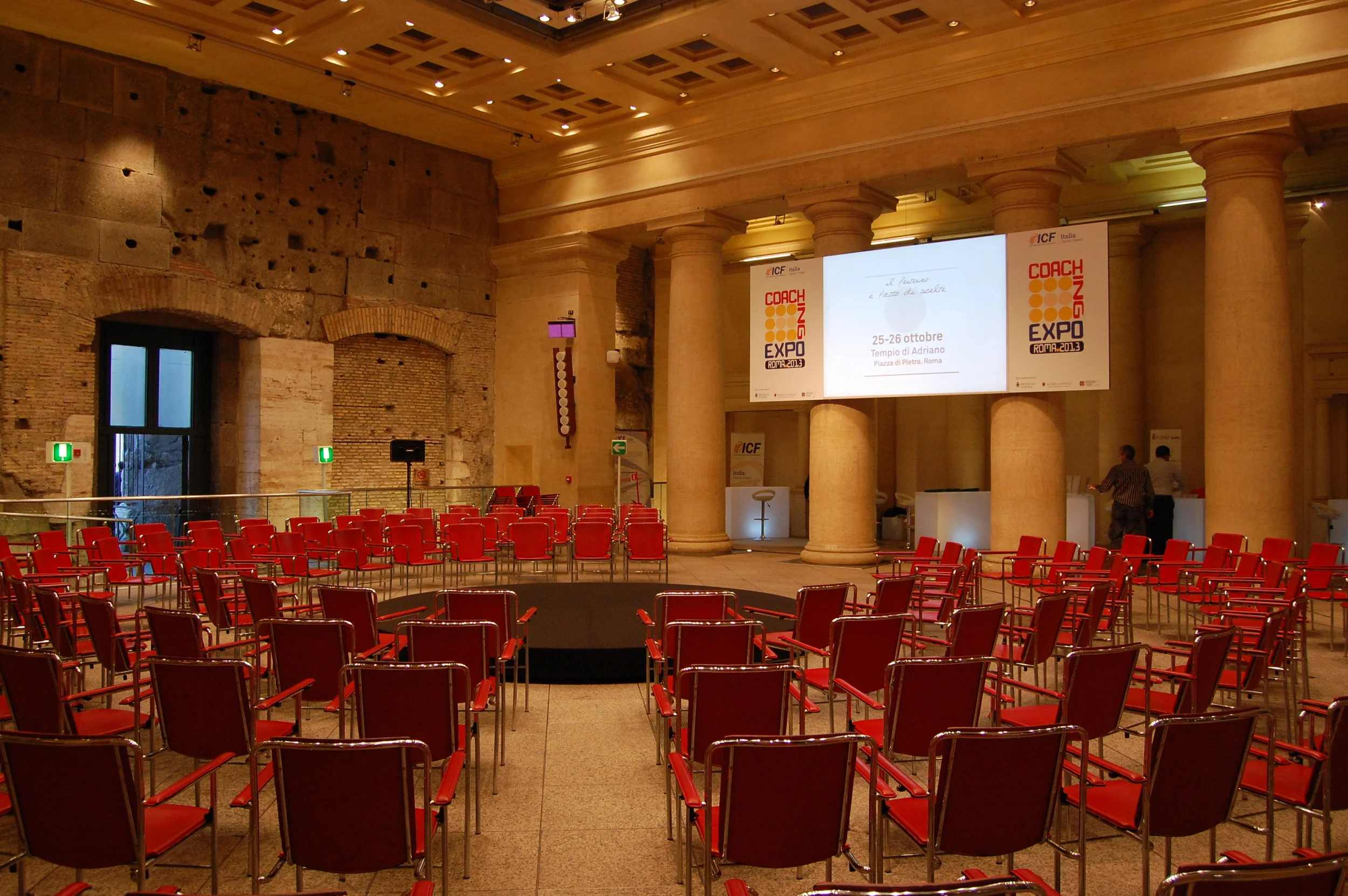 L'allestimento in una immagine ad altezza d'uomo