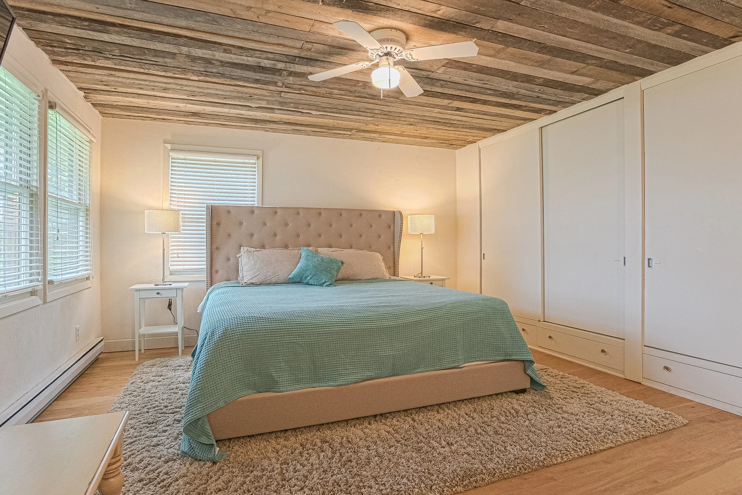 Settle into the spa-like main house master bedroom. Take a relaxing shower, stream your favorite movie or catch up on the latest page turner.