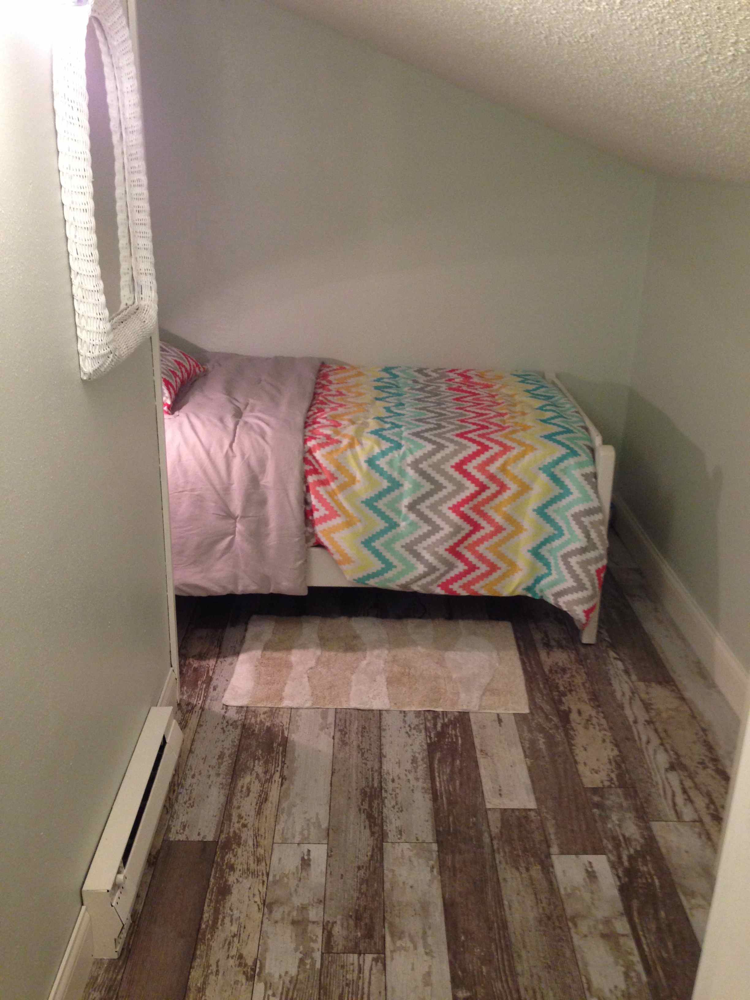 Little house bedroom #3 is perfect for the late sleeper in the group or for the person who just needs some alone time after a day of crazy fun on the lake. Several of our younger guests have rated this their favorite bedroom.
