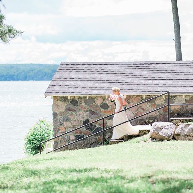 historic stone #boathouse on #sugarlake is fabulous backdrop for #lakewedding pic at #sugarcrest