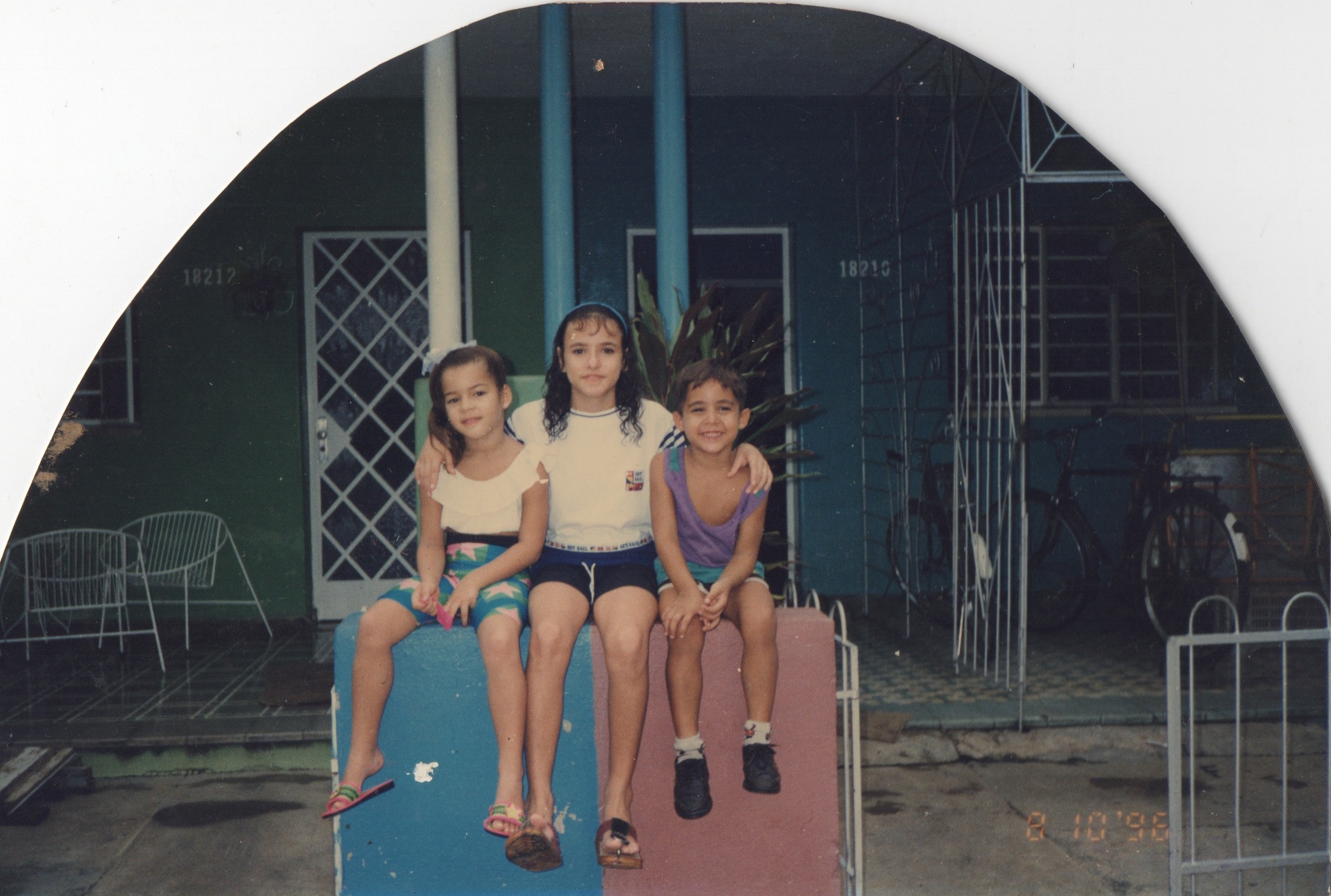 Las famosas lycras que me ponía mi madre de niña y las colas al lado. #90s Havana Cuba 1996 