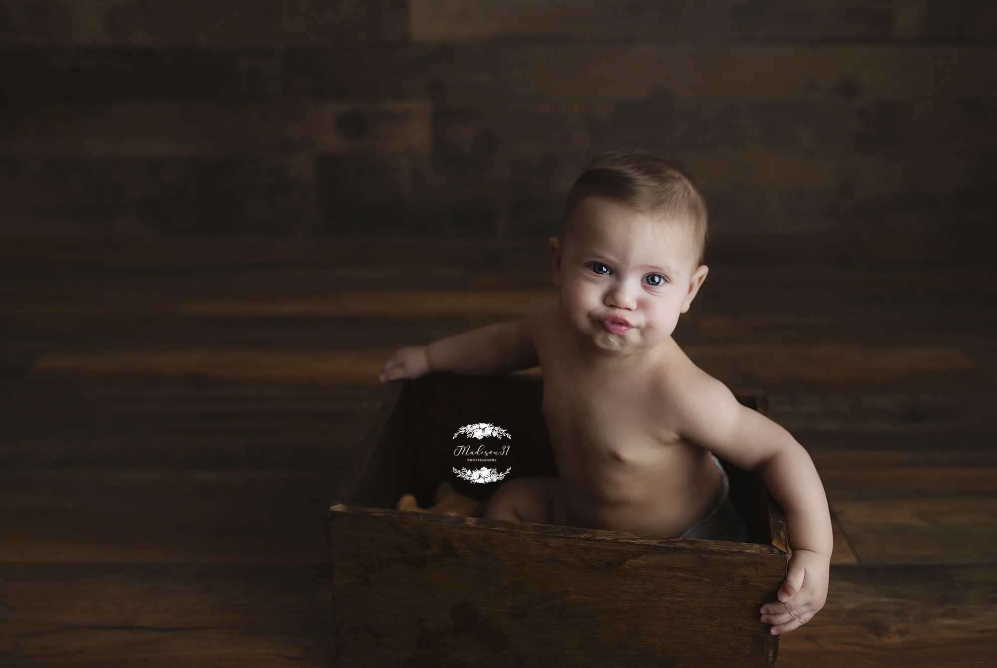 Ozzy 6 month session_0029 copy.jpg