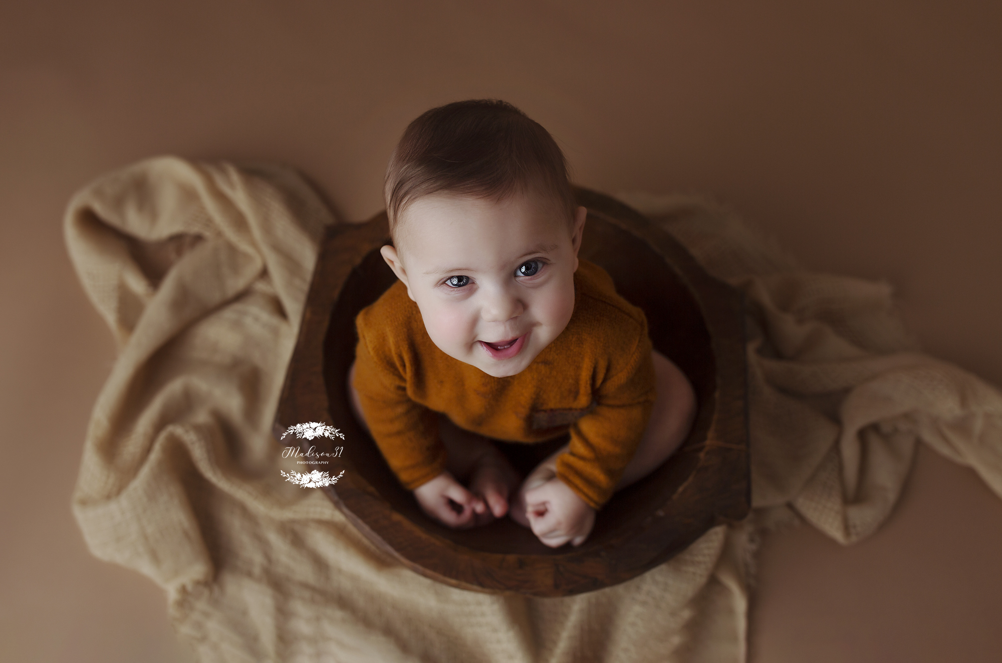 Ozzy 6 month session_0116 copy.jpg