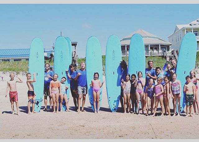 We had a blast with @surfcityparksandrec and their 2018 summer camp. So much laughter and so many shakas! Look forward to the next crew 🤙🏽🤙🏽🤙🏽 #surfcitysurfschool #surfing #lessons #surfcity #nc #topsailisland #waves #fun