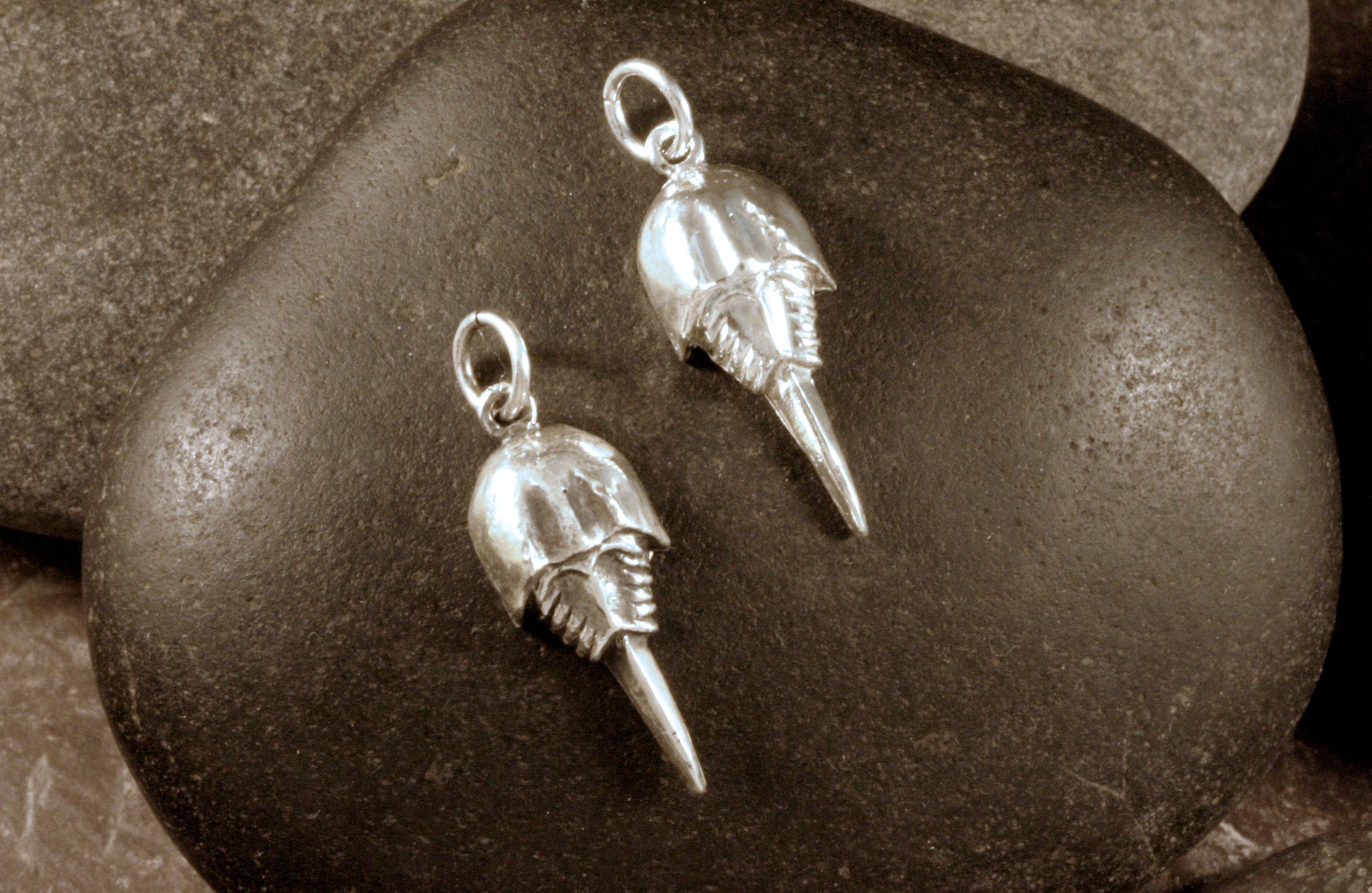 Two sterling silver horseshoe crab charms with stationary tails in shiny & oxidized finishes.