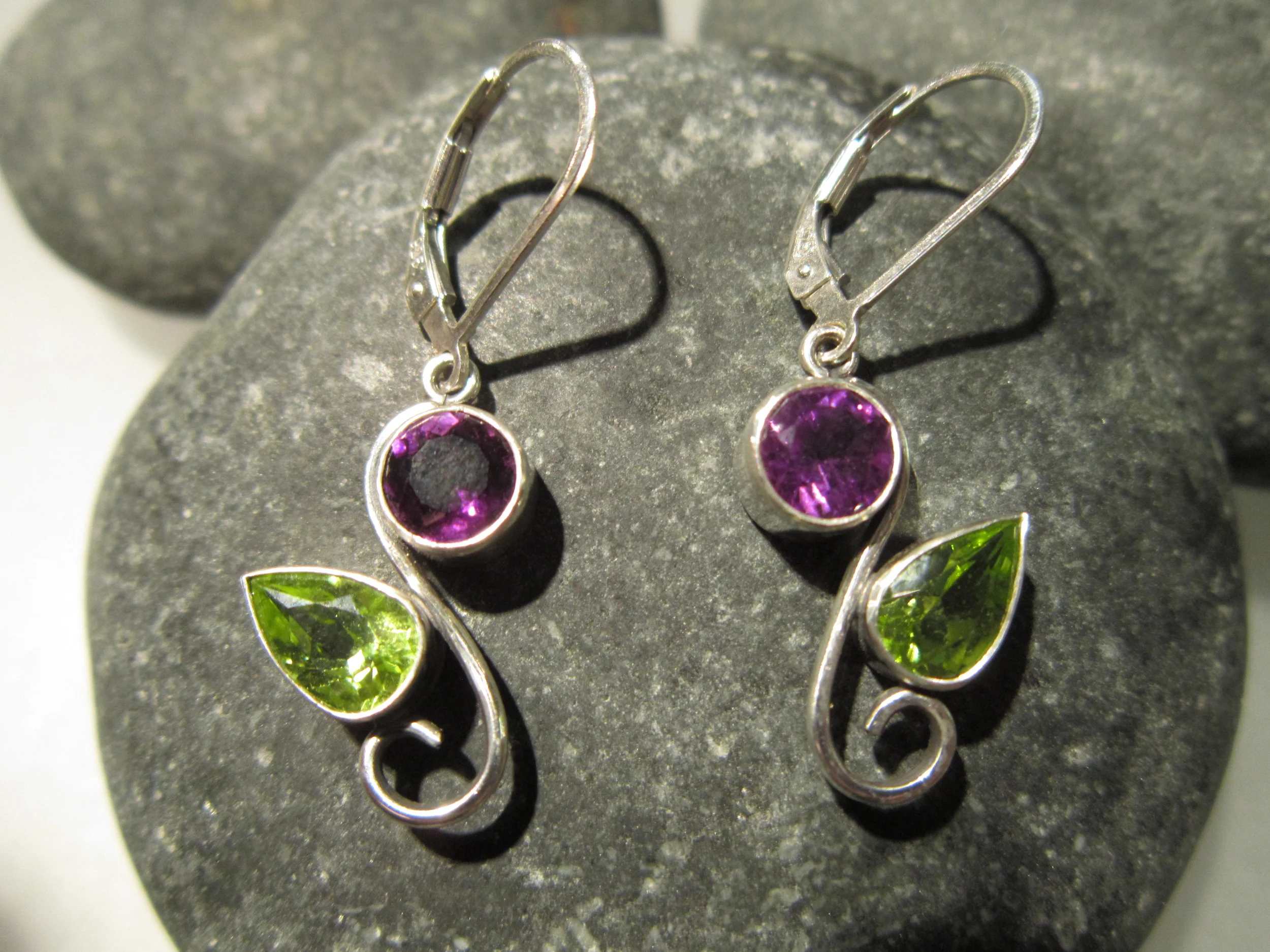 Sterling silver amethyst & peridot flower earrings