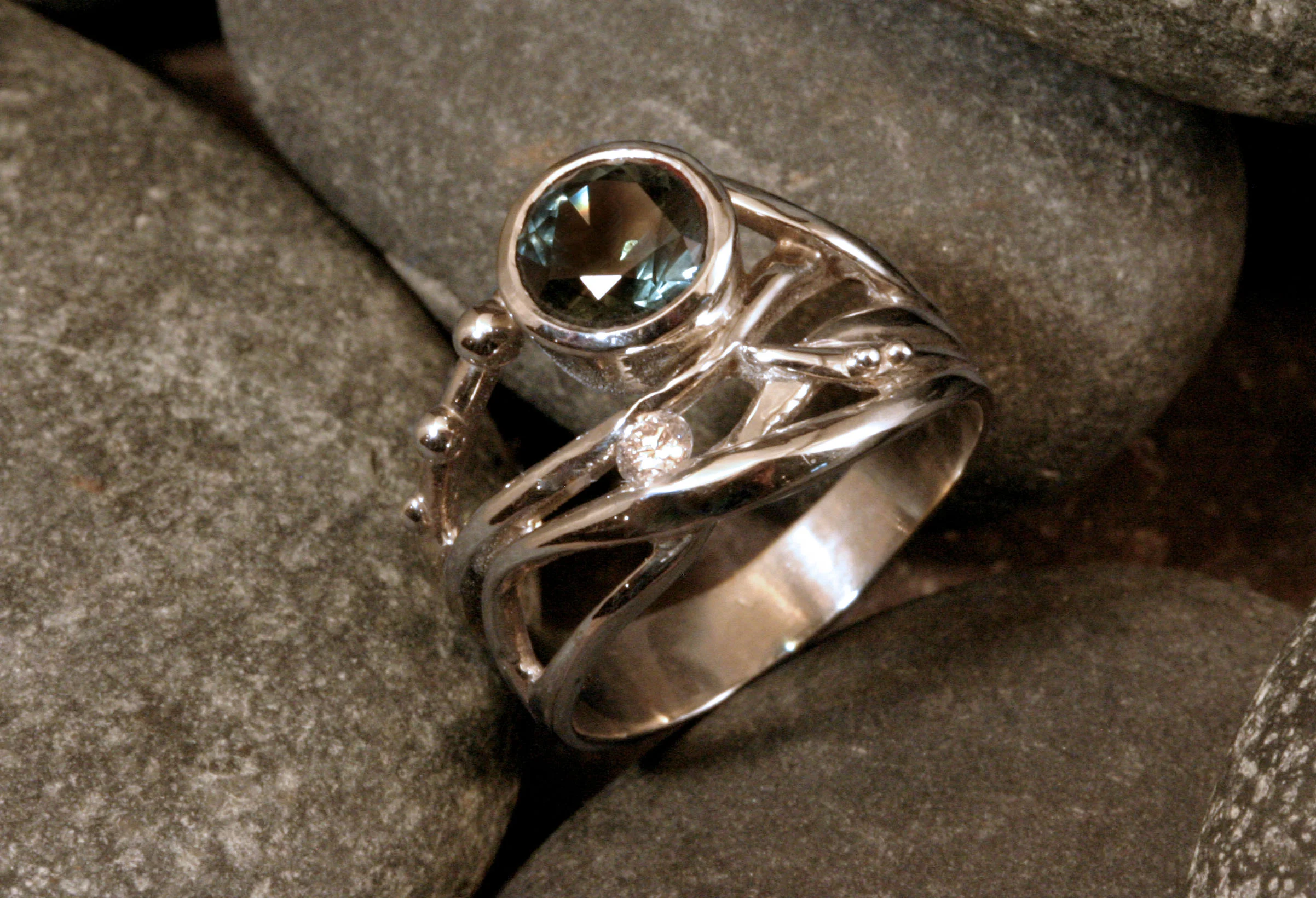 14K white gold seaweed ring with blue Montana sapphire and diamond accent