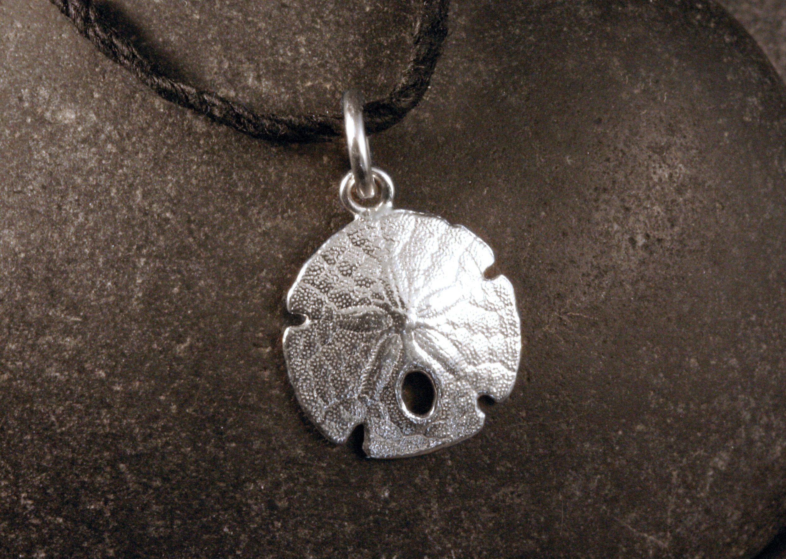 Women's Sterling silver sand dollar and birds Necklace 925 20