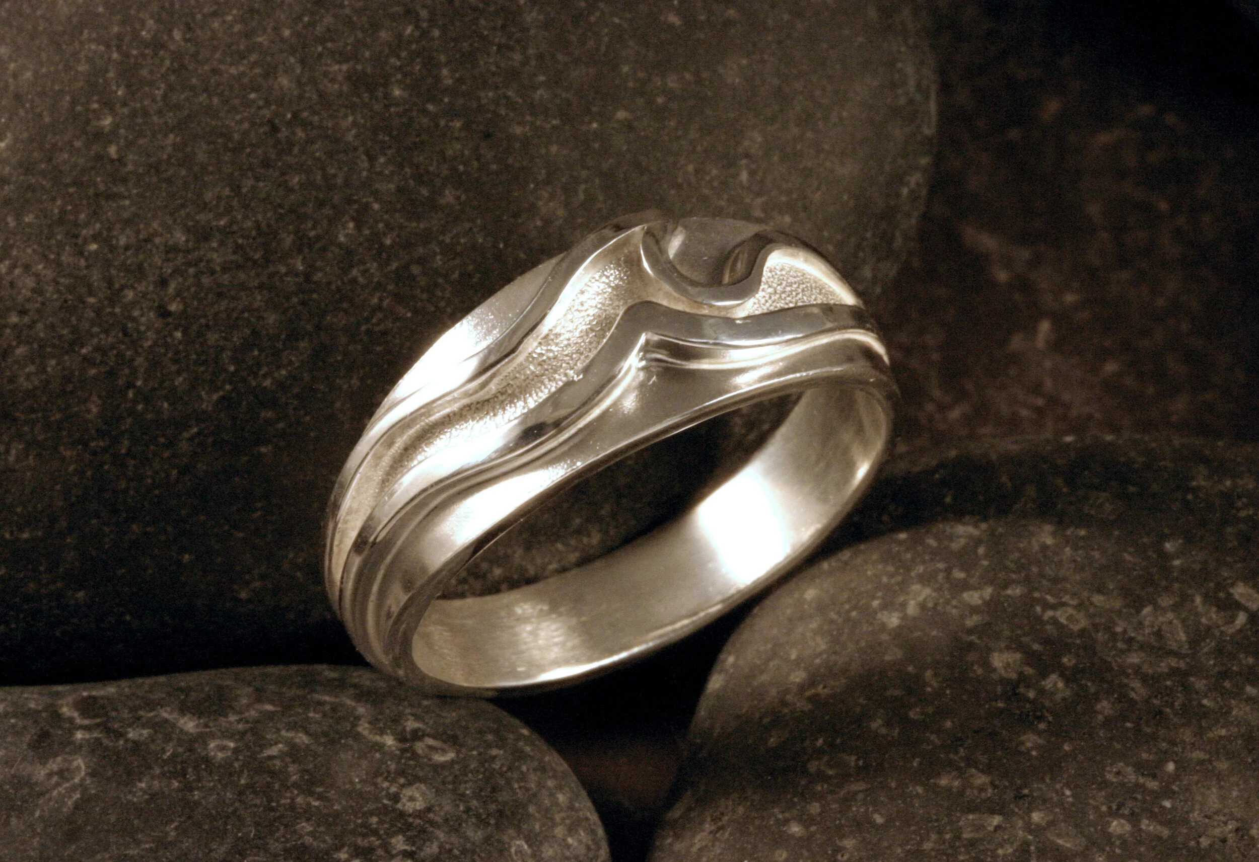 Shiny sterling silver wave ring.