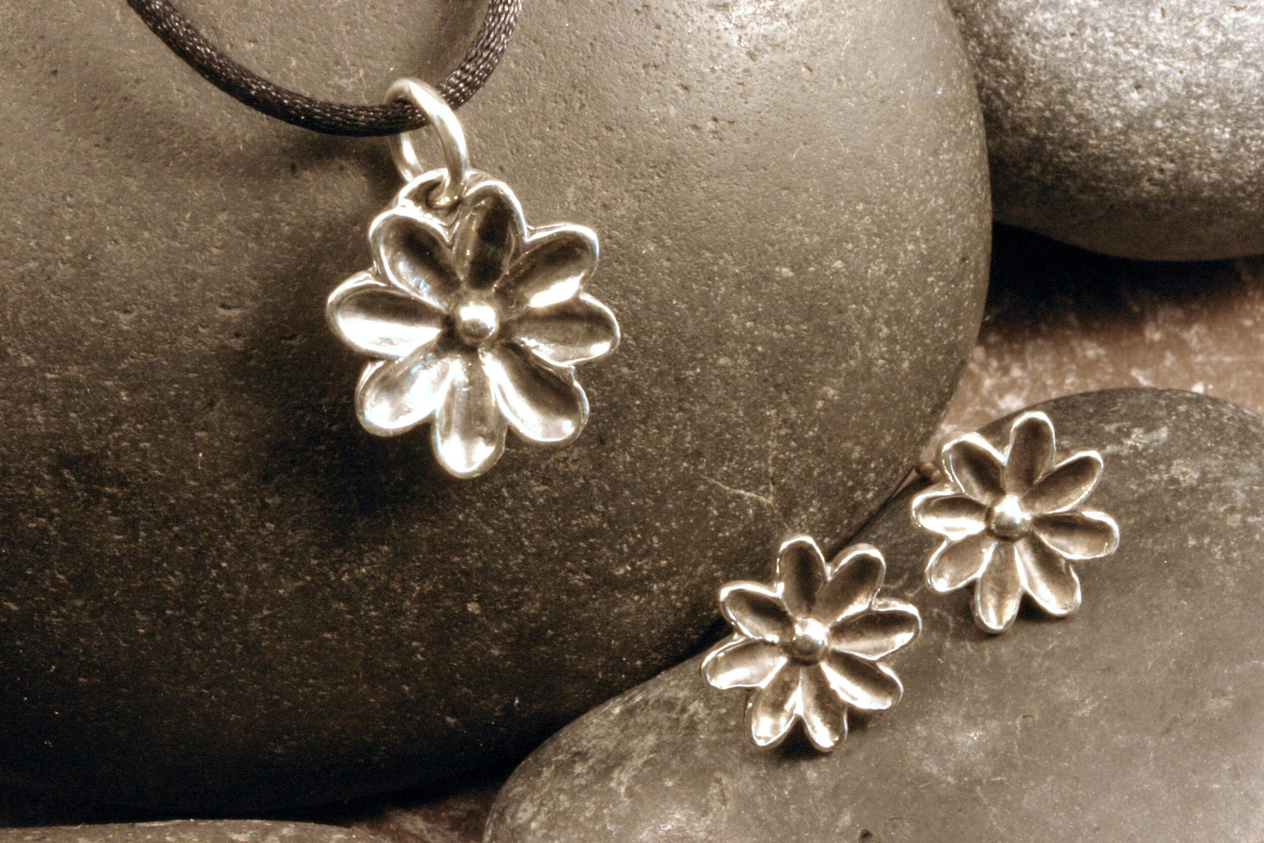 Oxidized sterling silver daisy flower pendant charm and stud earrings set