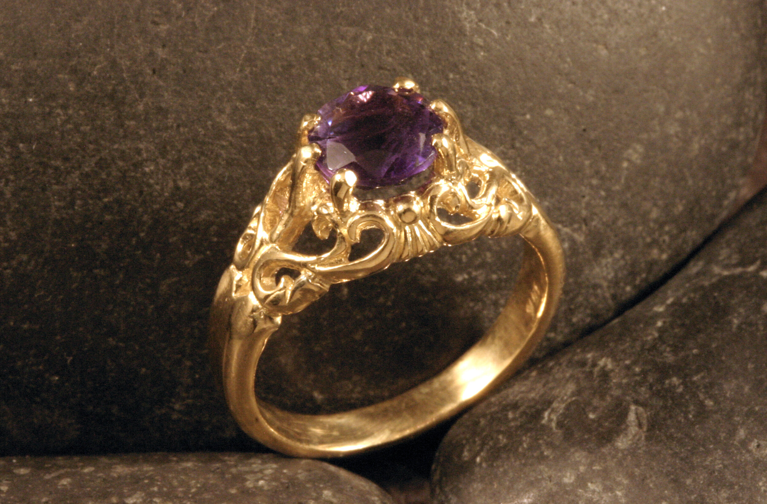 X-grande Lilac Waterlily Filigree Ring