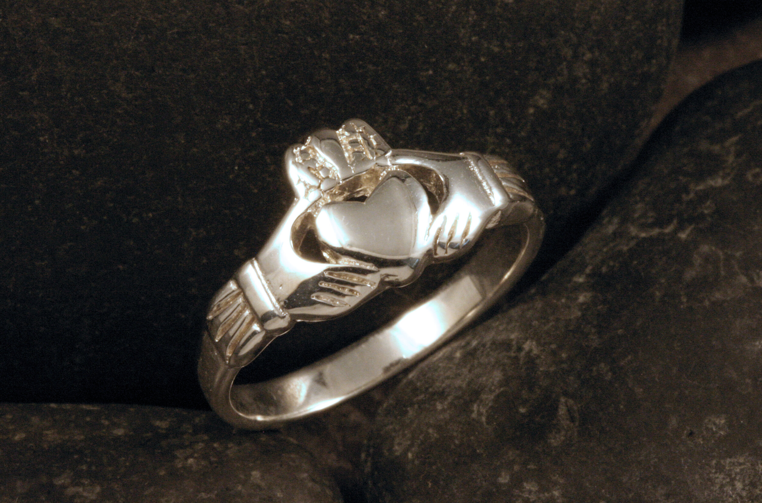 hoek binding Oswald Sterling Silver Claddagh Ring — Designs By S&R