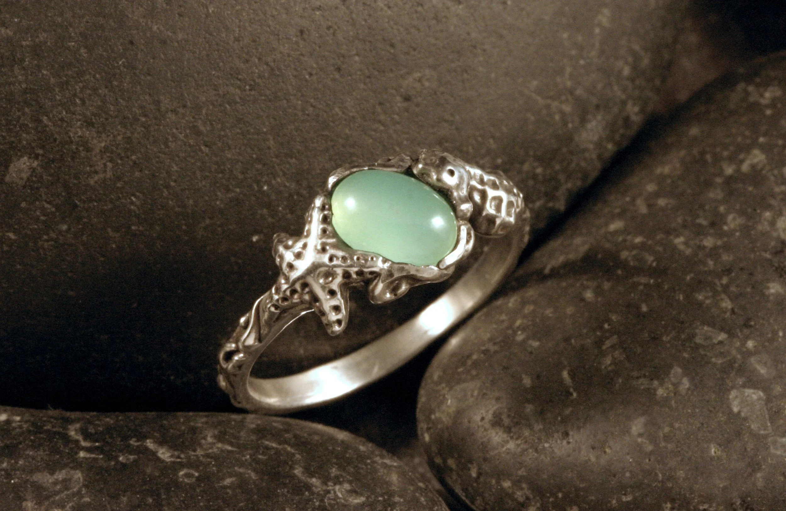A starfish side view of a sterling silver chrysoprase seahorse starfish ring.