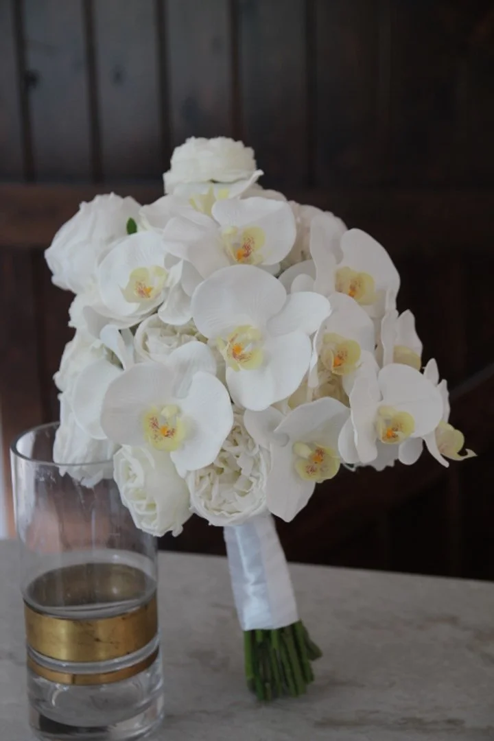 white-bridal-bouquet-recreation-silk-wedding-flowers