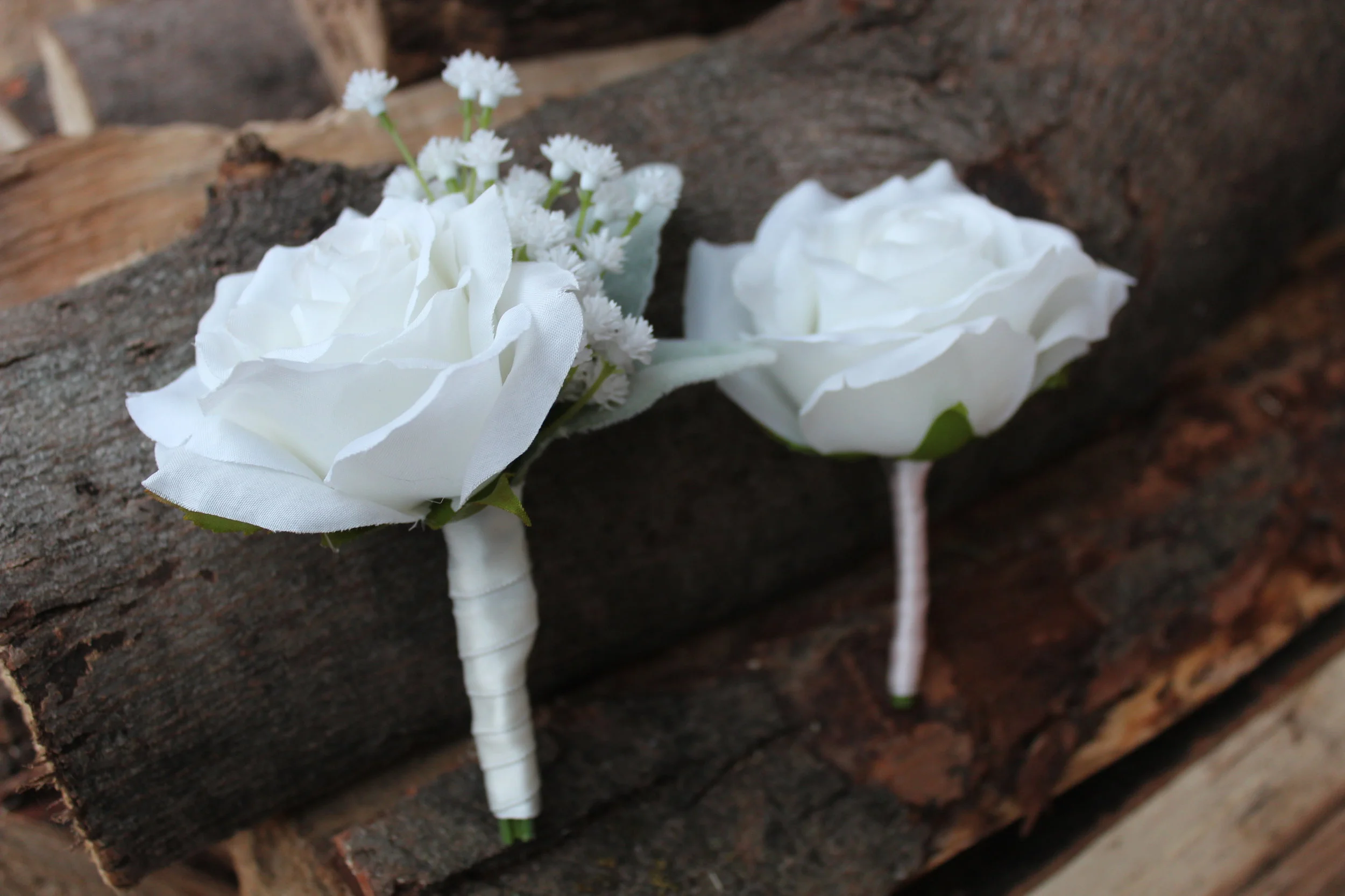Groom's boutonniere (left) and groomsmen (right)