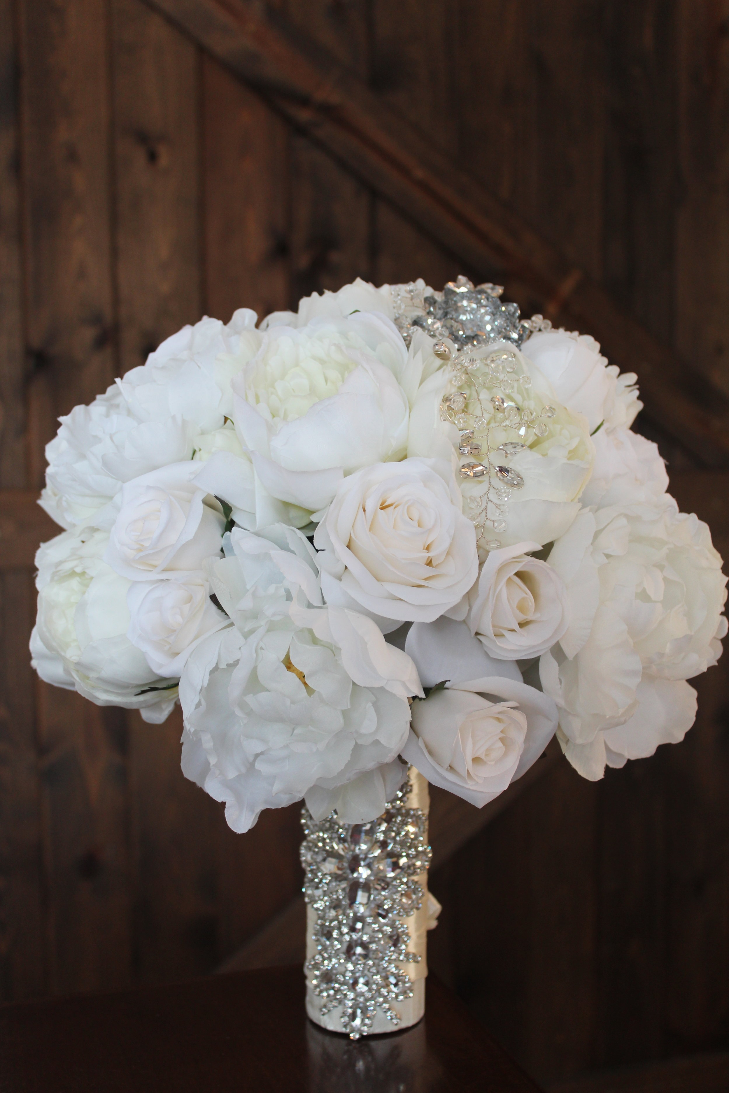 WIFELAI-A New Silk Bridal Bouquet Big Rhinestones Silk Hold