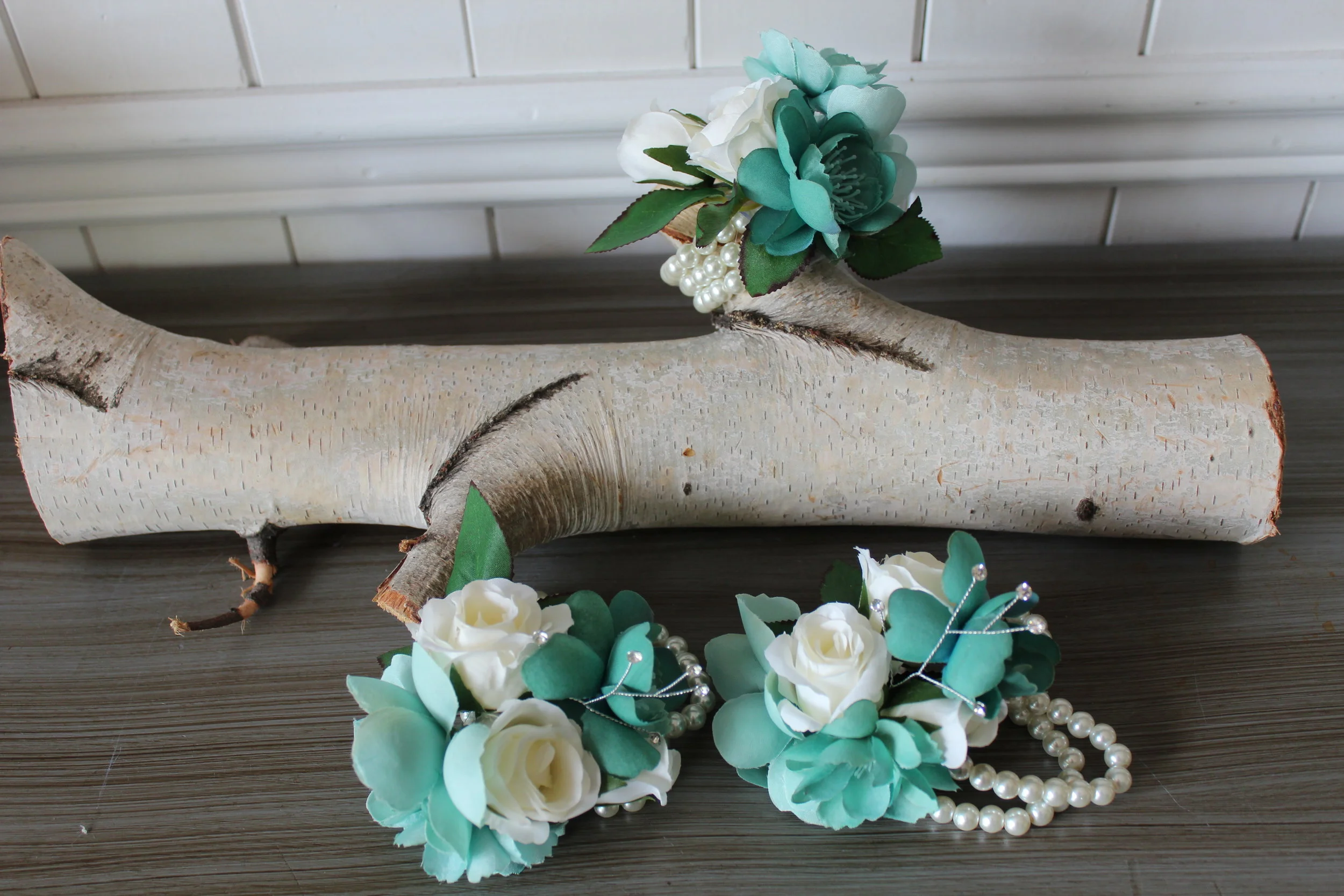 Budget Friendly Boutonnieres and Corsages For Your Wedding