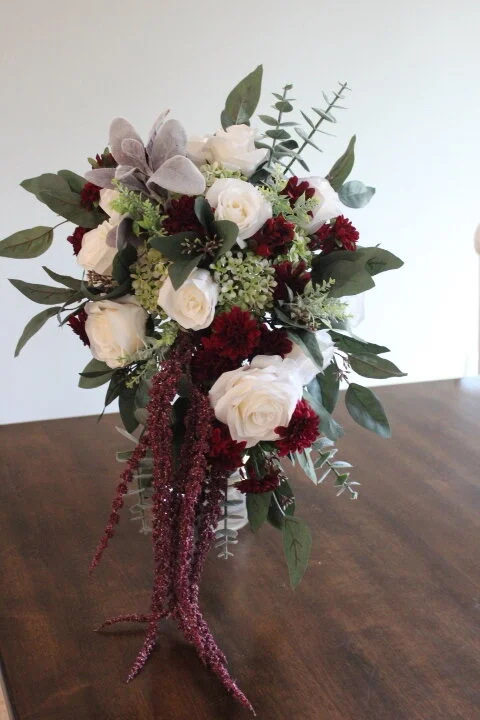 Last Minute Elopement Bridal Bouquet and Groom's Boutonniere