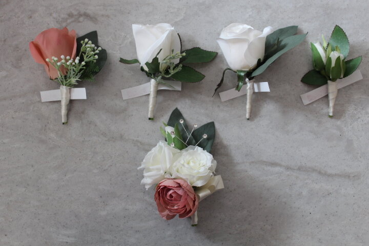 Corsage buttonholes for wedding guests With 1 babies breath pearl loop groom 