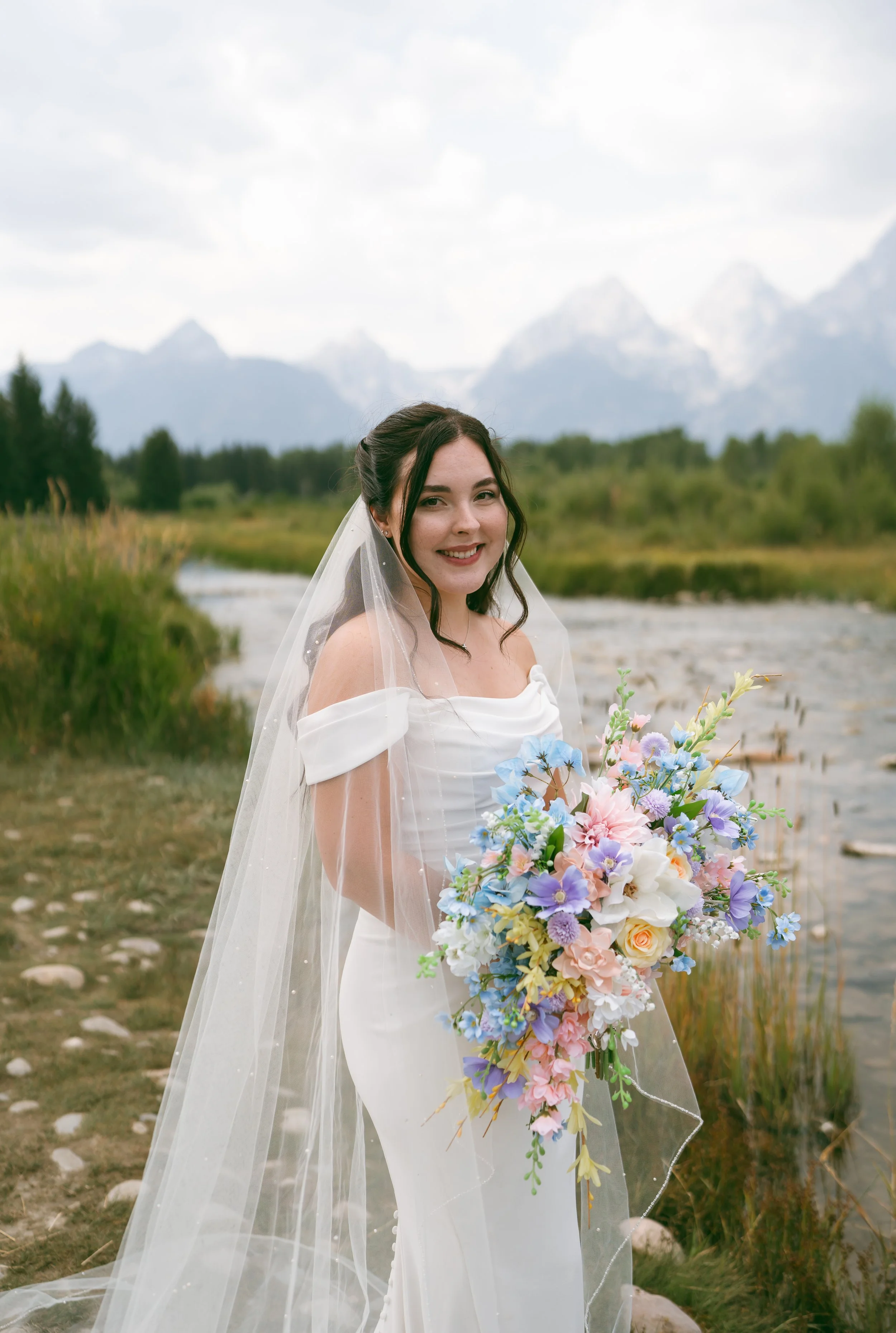 custom-silk-wedding-flowers-bridal-bouquet-national-park-pastel-roses-hydrangea-dahlias-cosmos