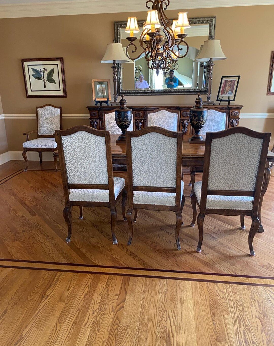 Dining room delivery!
Dining room chairs in a textured chenille!

#diningroom #diningroomideas #upholstery #upholsteryfabric #upholsteredfurniture #diningchairs