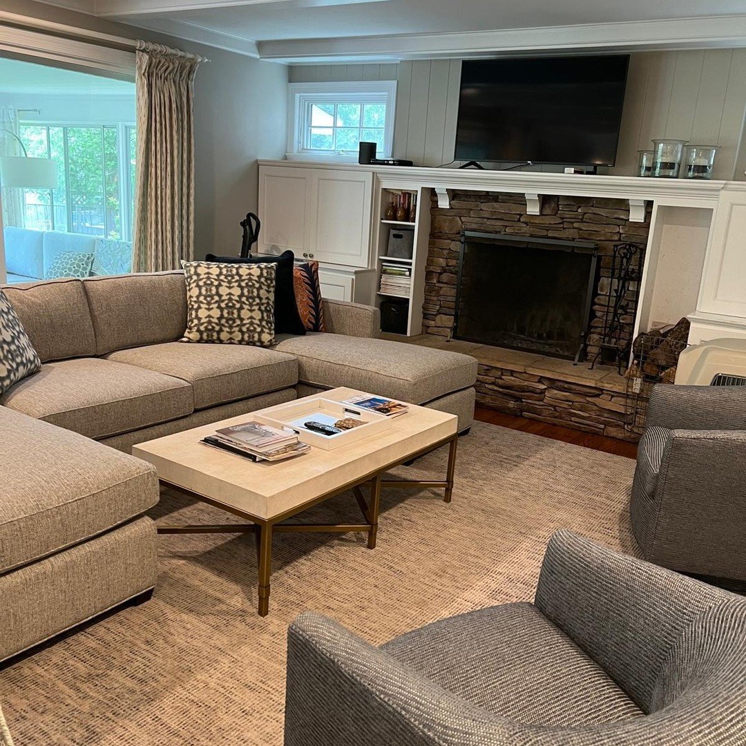 Custom sectional and chairs delivered all the way up to Michigan!

#livingroom #livingroomdecor #design #designer #homefurniture #upholstery #upholstered #sectional #livingroomideas