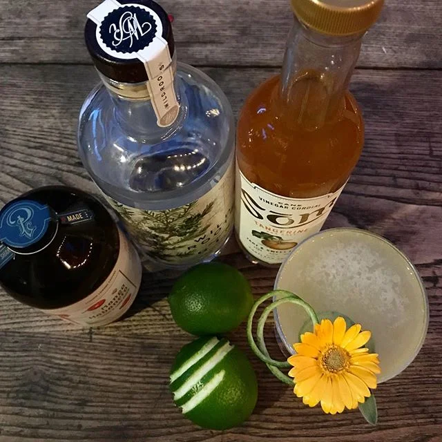 Monday already!! Here’s a way to start off the week with a few of our pals @portlandsyrups @wildrootsspirits @somcordial - Hugs on the Inside: Wild Roots Northwest Gin / Portland Syrups (& @tenderlovingempire)Mango Habanero / Som Tangerine Sea Salt C