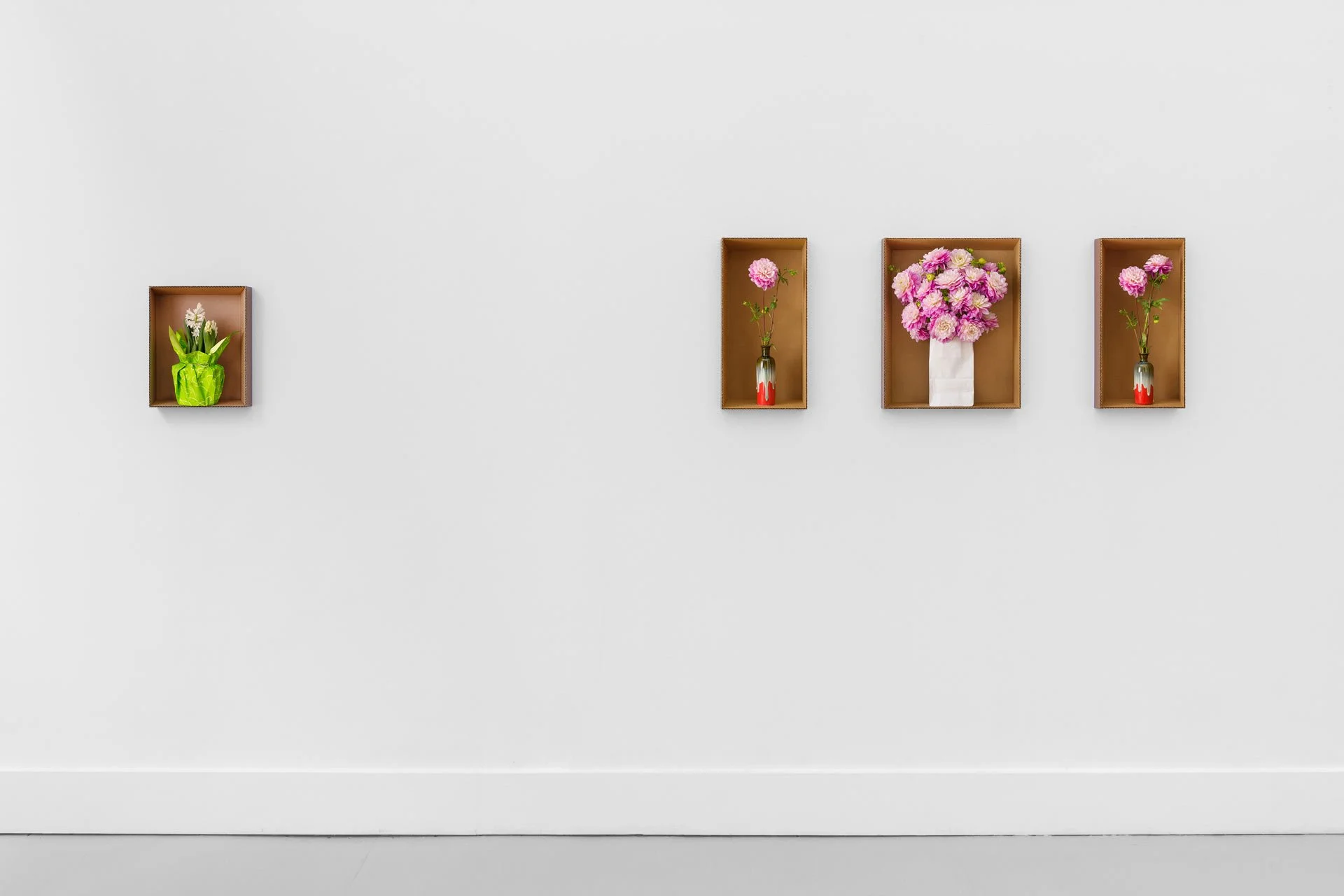 Handal_Engaños-Installation-2.jpg