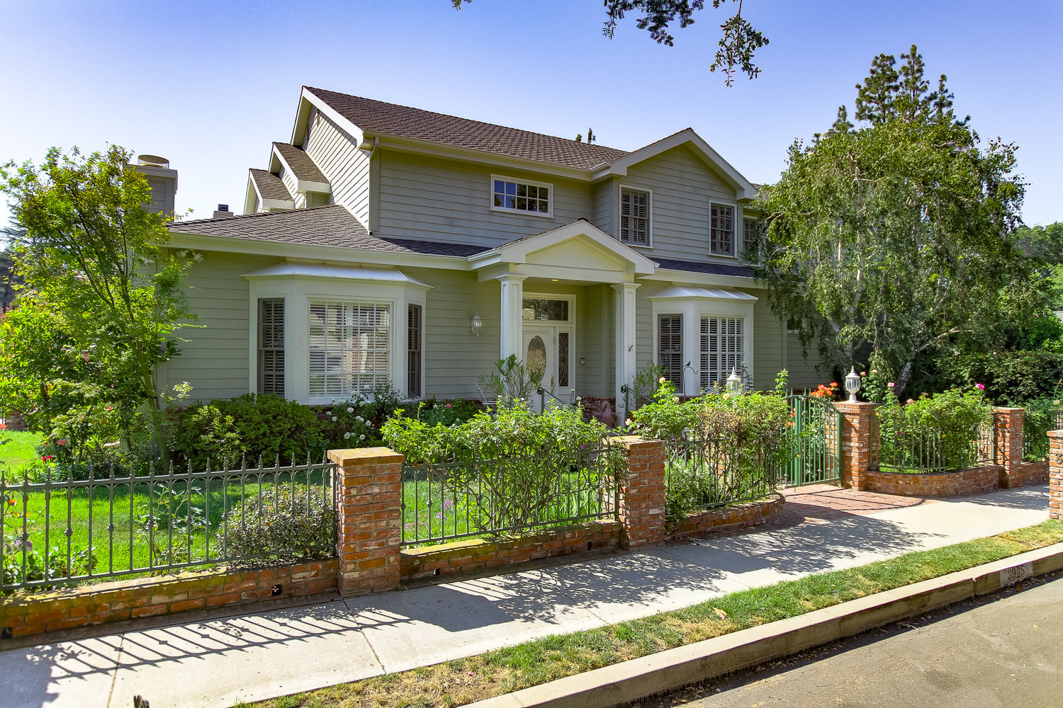 3925 Woodfield Dr | Sherman Oaks