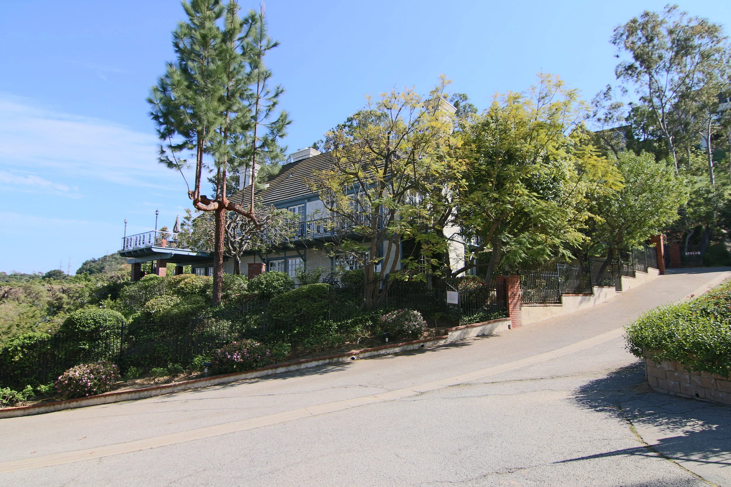 16290 Dorilee Ln | Encino