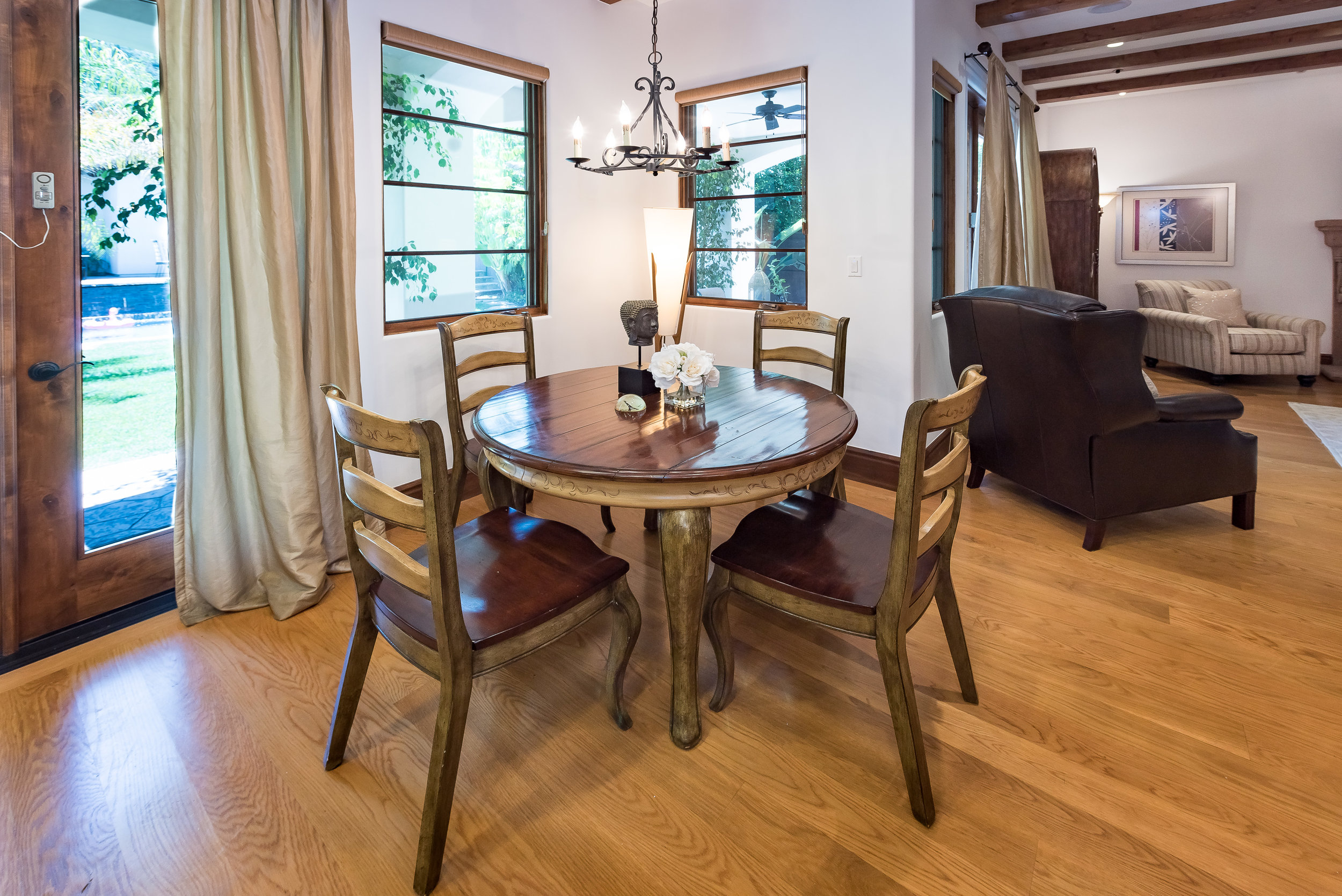 30 Breakfast Area.jpg