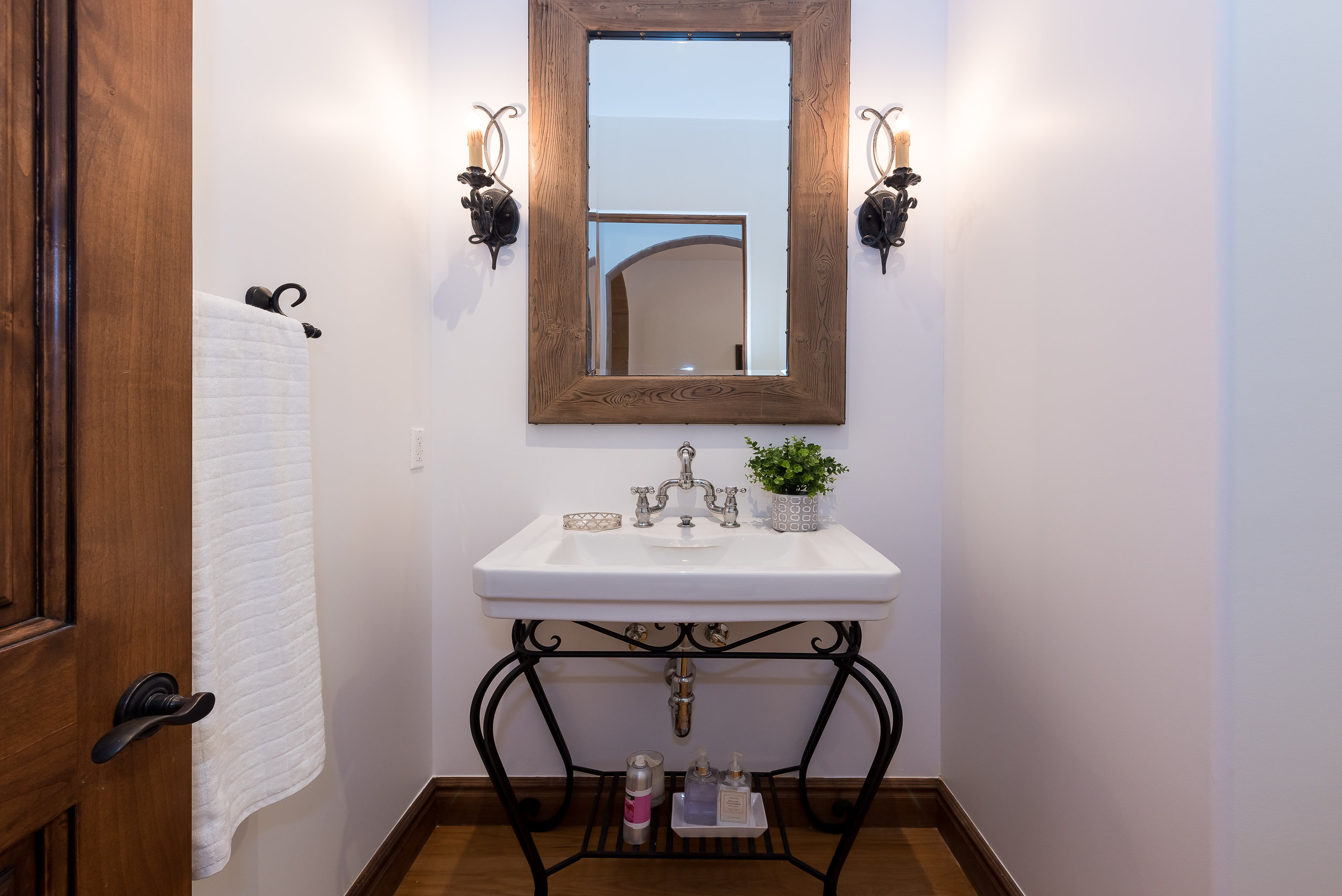 34 Powder Room.jpg