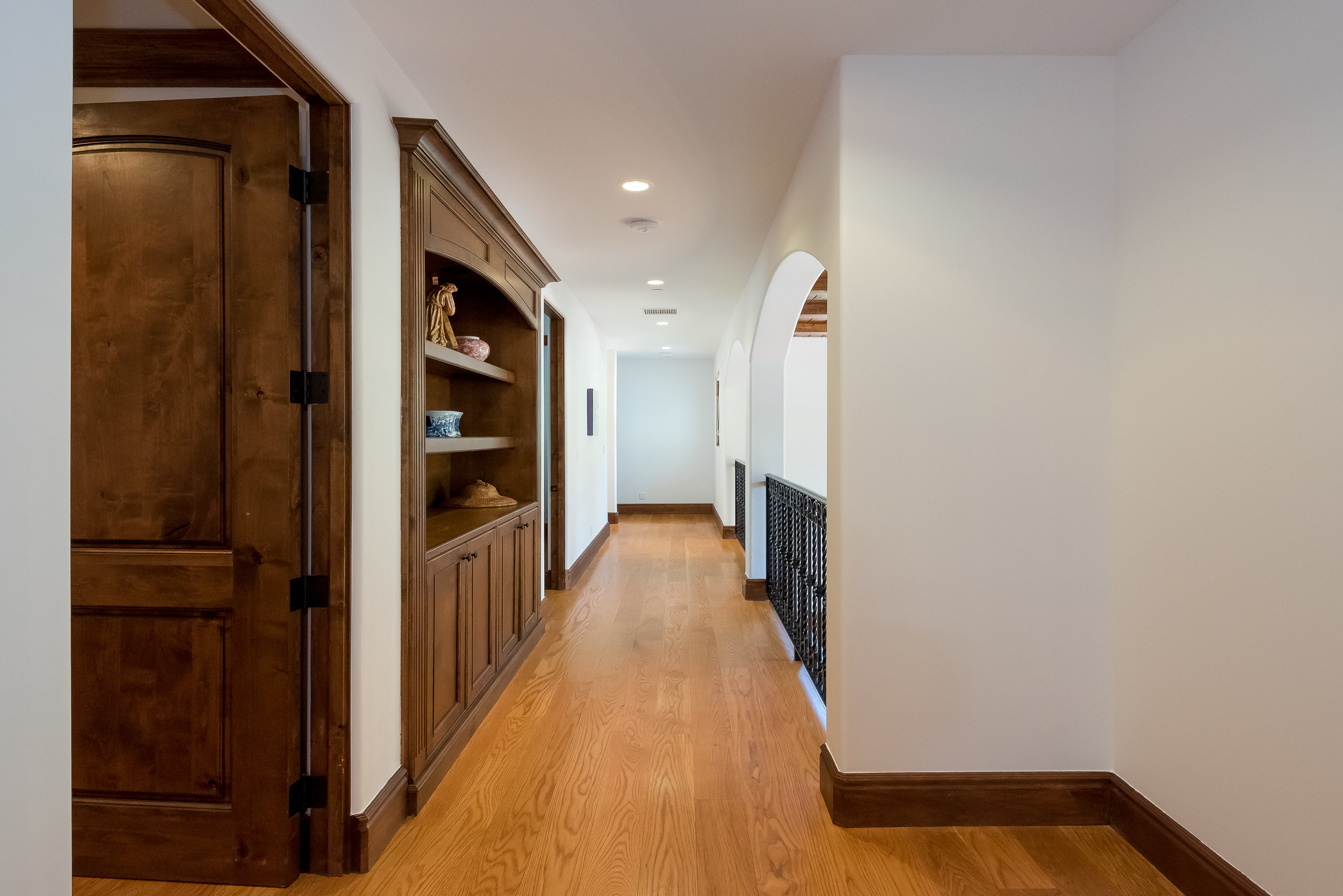 51 Upstairs Hallway.jpg